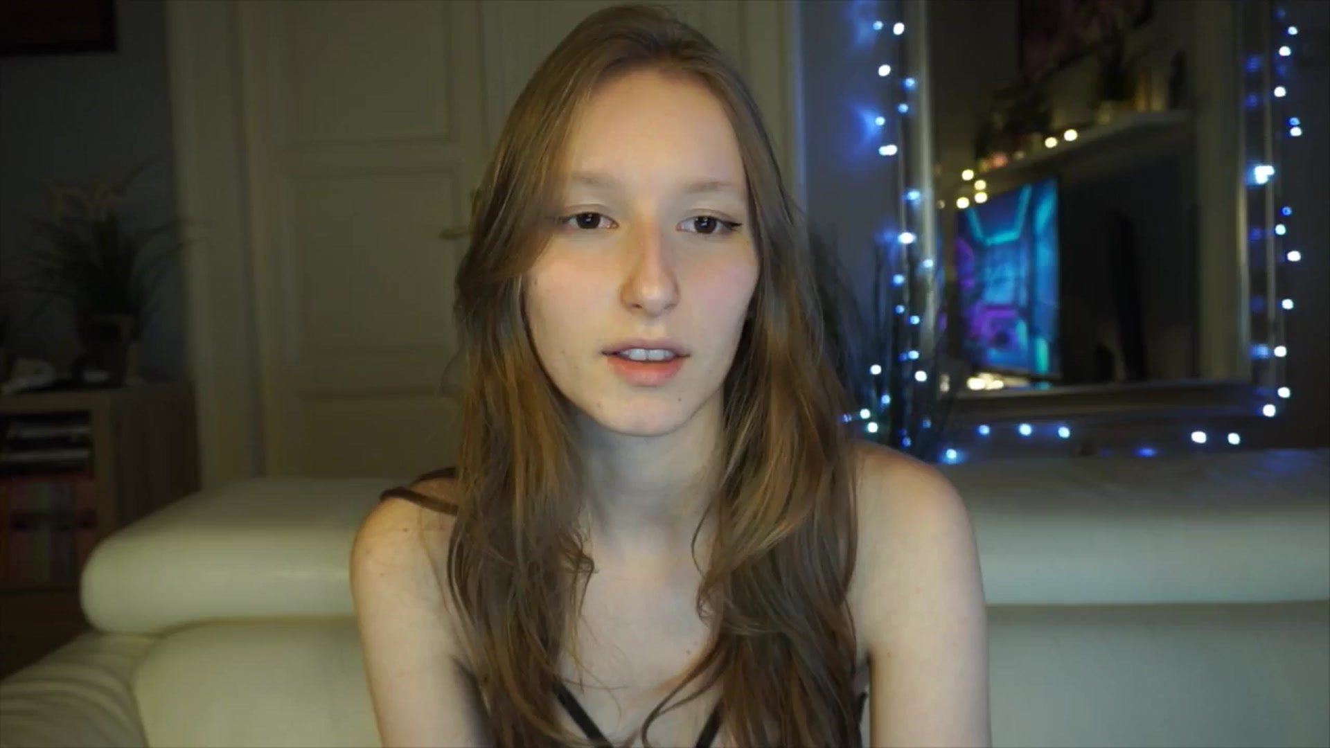 Gallery image thumbnail from Sw33t_g1rl's myfreecams stream on, 03/09/2026, 16:17 image 14 of 20
