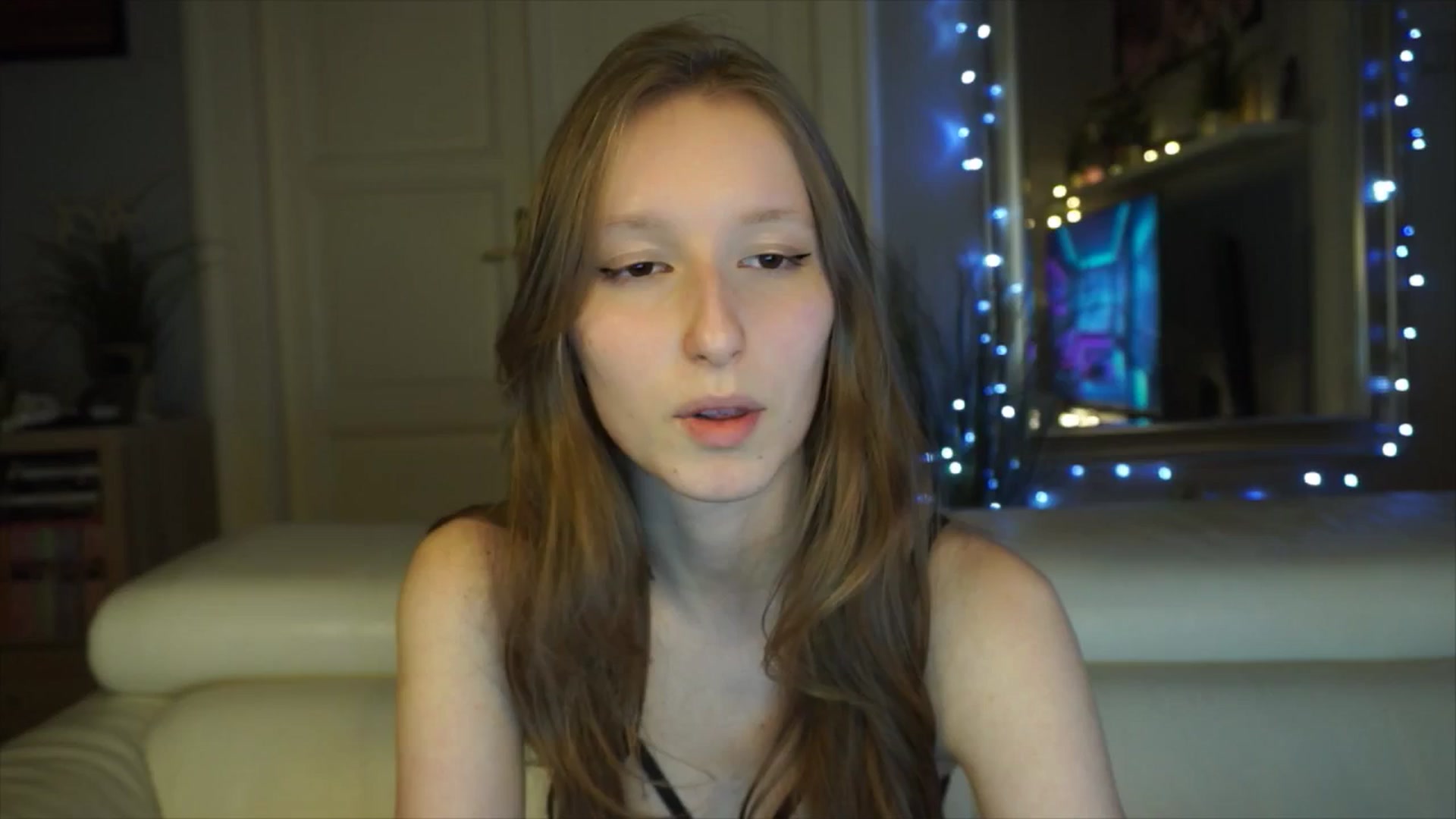 Gallery image thumbnail from Sw33t_g1rl's myfreecams stream on, 03/09/2026, 16:17 image 16 of 20