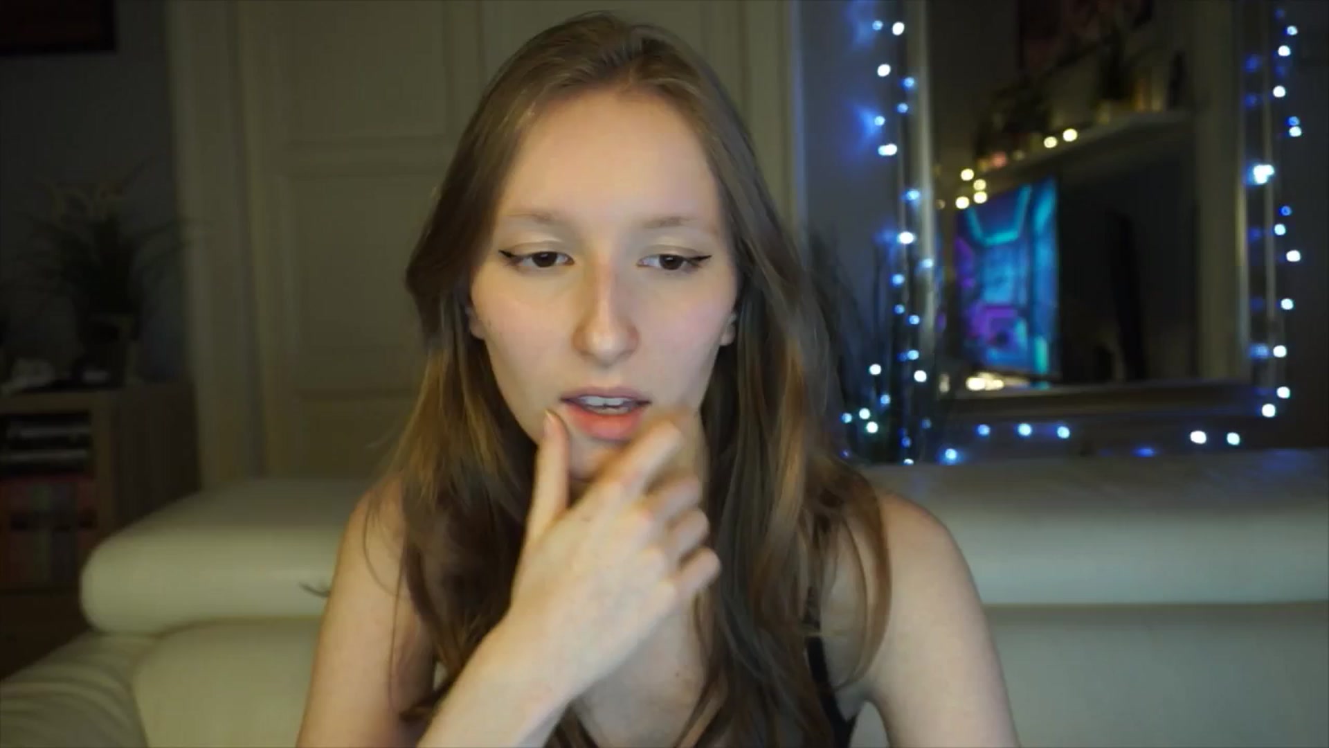 Gallery image thumbnail from Sw33t_g1rl's myfreecams stream on, 03/09/2026, 16:17 image 18 of 20