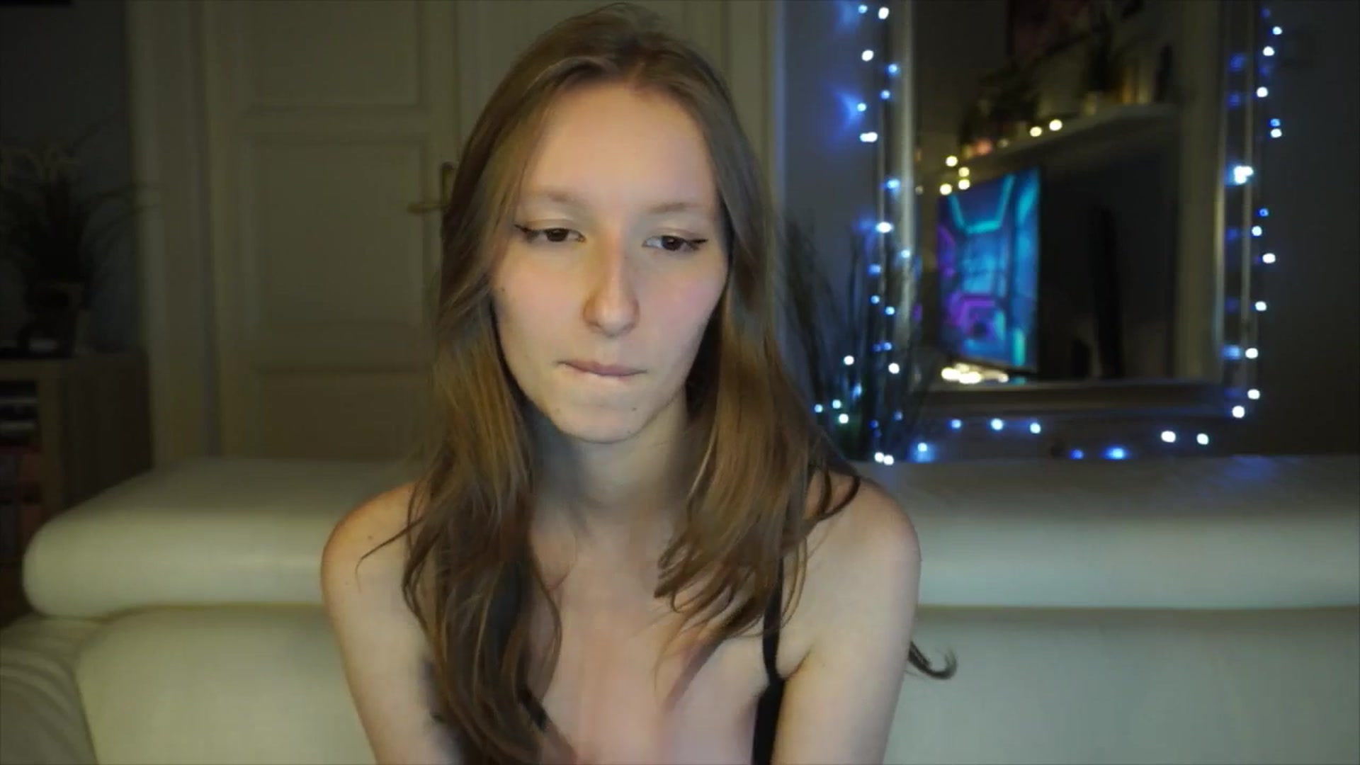 Gallery image thumbnail from Sw33t_g1rl's myfreecams stream on, 03/09/2026, 16:44 image 14 of 20