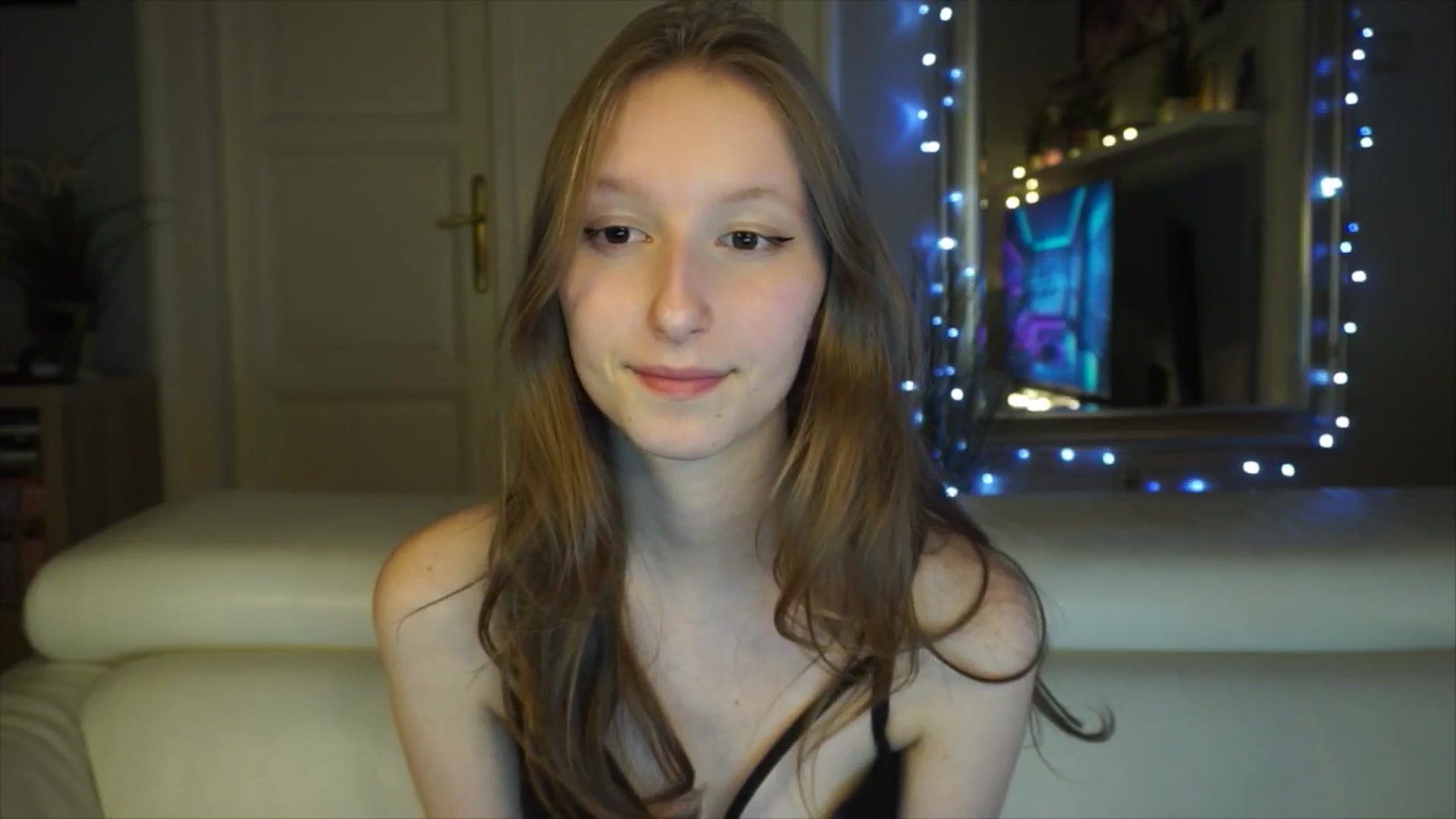 Gallery image thumbnail from Sw33t_g1rl's myfreecams stream on, 03/09/2026, 16:44 image 19 of 20