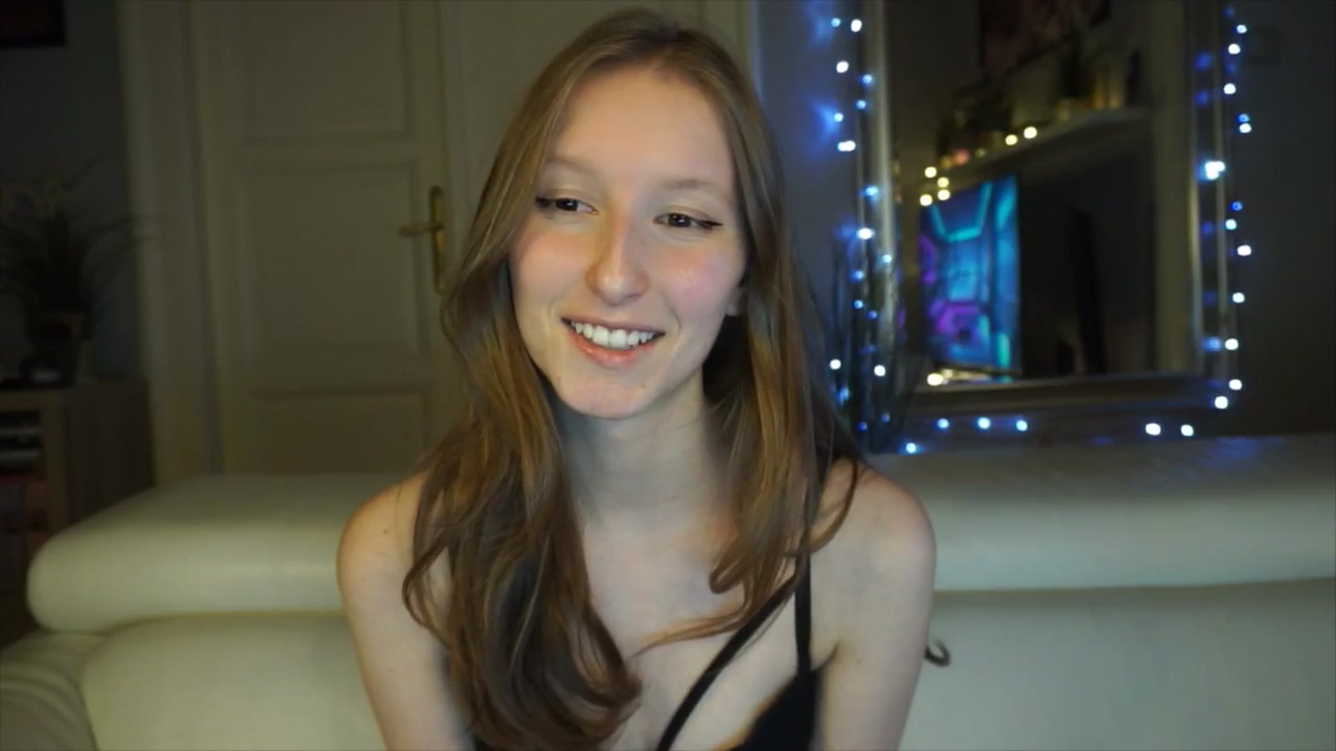 Gallery image thumbnail from Sw33t_g1rl's myfreecams stream on, 03/09/2026, 16:44 image 11 of 20