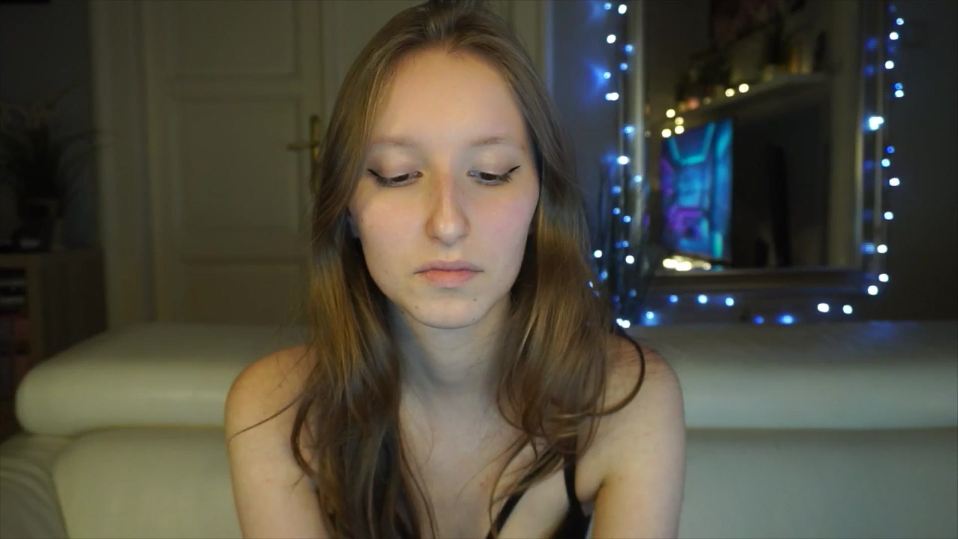 Gallery image thumbnail from Sw33t_g1rl's myfreecams stream on, 03/09/2026, 16:44 image 18 of 20