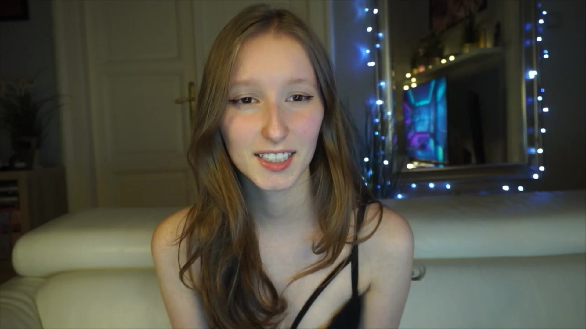 Gallery image thumbnail from Sw33t_g1rl's myfreecams stream on, 03/09/2026, 16:44 image 12 of 20
