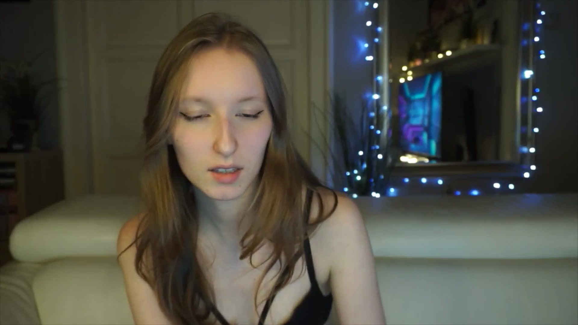 Gallery image thumbnail from Sw33t_g1rl's myfreecams stream on, 03/09/2026, 16:44 image 16 of 20