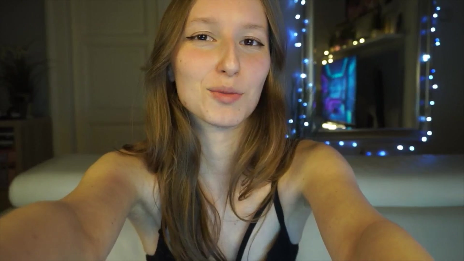 Gallery image thumbnail from Sw33t_g1rl's myfreecams stream on, 03/09/2026, 16:44 image 13 of 20