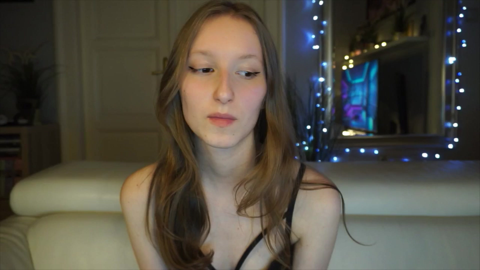 Gallery image thumbnail from Sw33t_g1rl's myfreecams stream on, 03/09/2026, 17:41 image 15 of 20