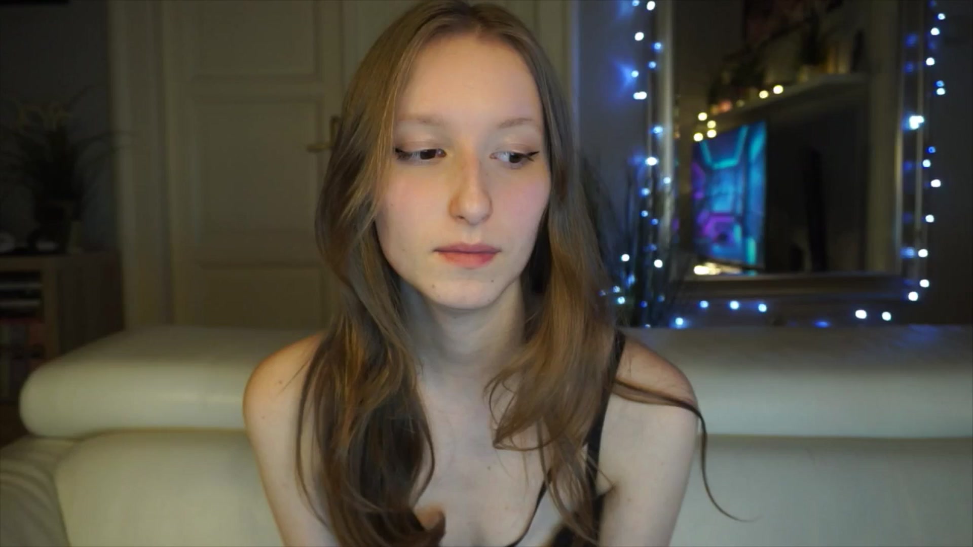 Gallery image thumbnail from Sw33t_g1rl's myfreecams stream on, 03/09/2026, 17:41 image 16 of 20
