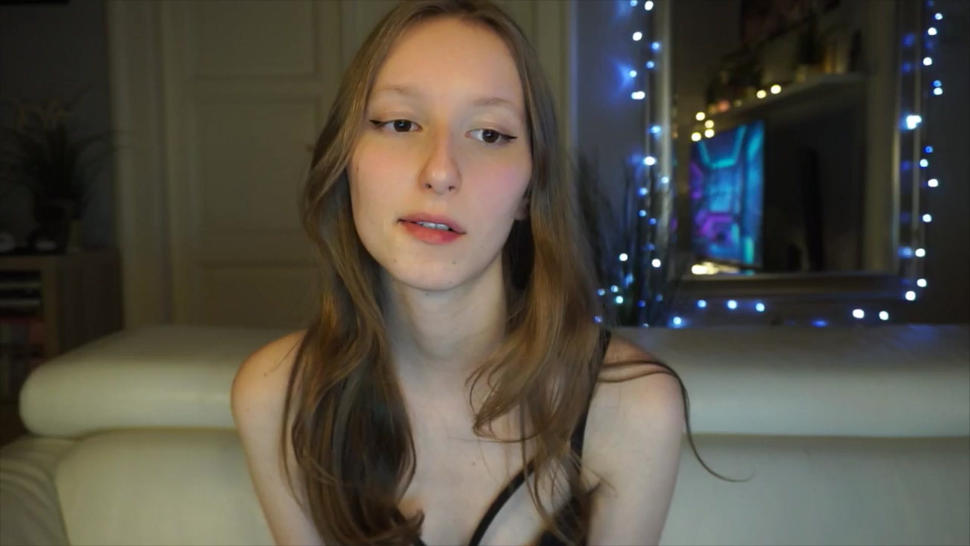 Gallery image thumbnail from Sw33t_g1rl's myfreecams stream on, 03/09/2026, 17:41 image 14 of 20