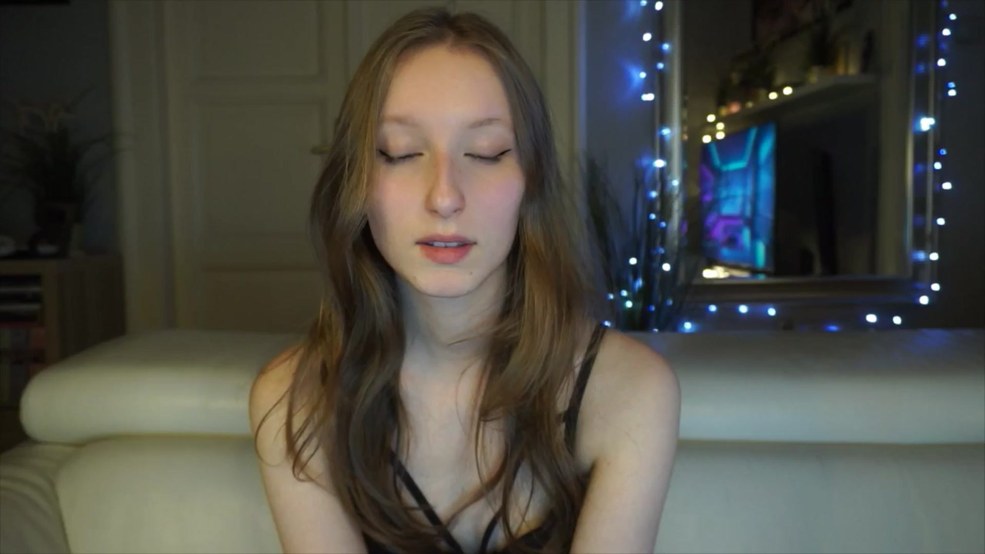 Gallery image thumbnail from Sw33t_g1rl's myfreecams stream on, 03/09/2026, 17:41 image 20 of 20