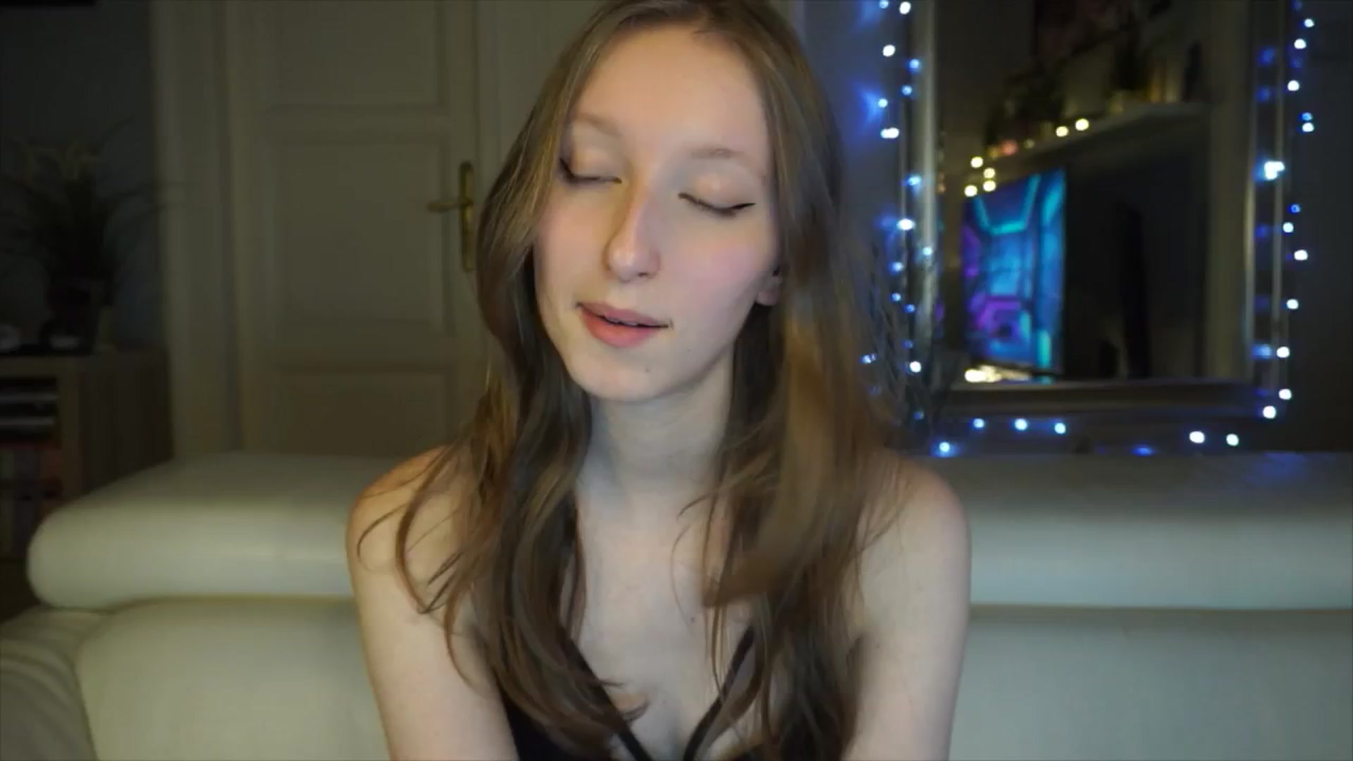 Gallery image thumbnail from Sw33t_g1rl's myfreecams stream on, 03/09/2026, 17:41 image 19 of 20