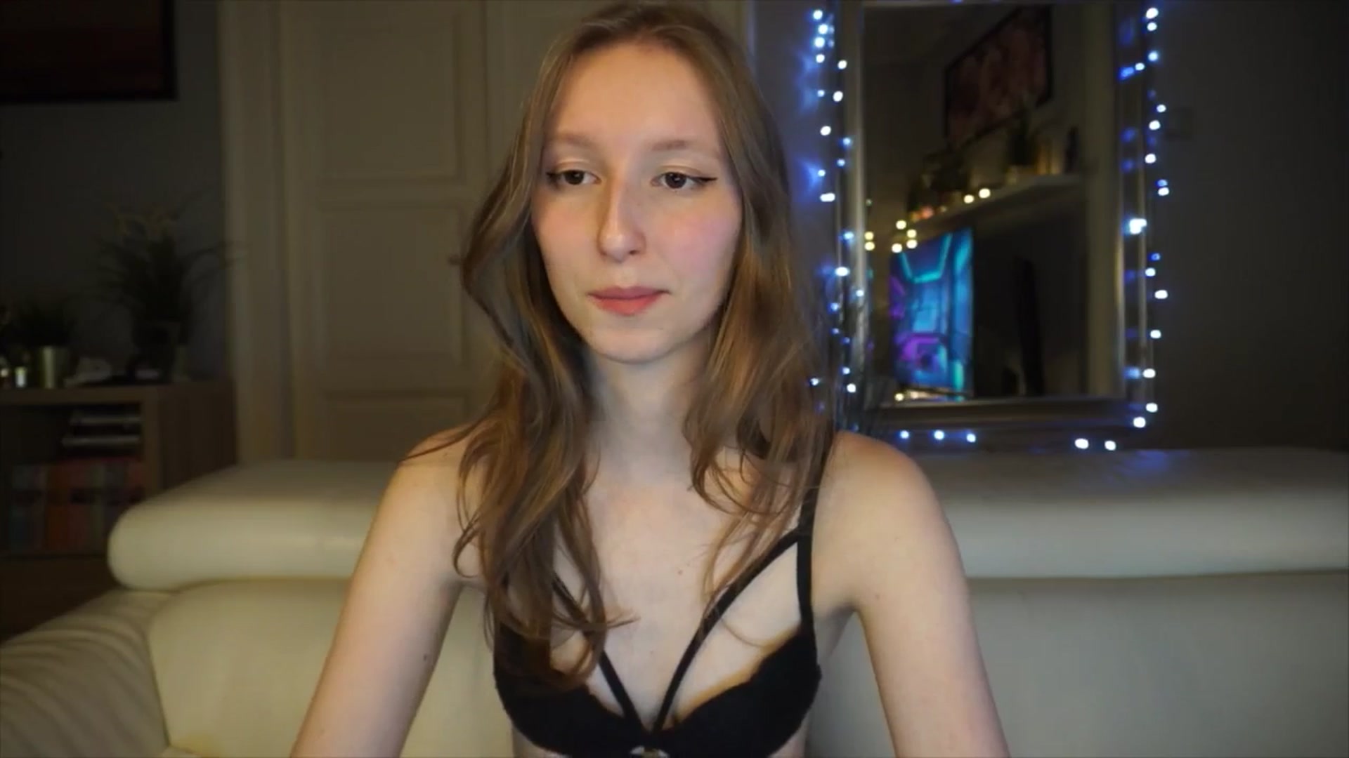 Gallery image thumbnail from Sw33t_g1rl's myfreecams stream on, 03/09/2026, 18:31 image 17 of 20