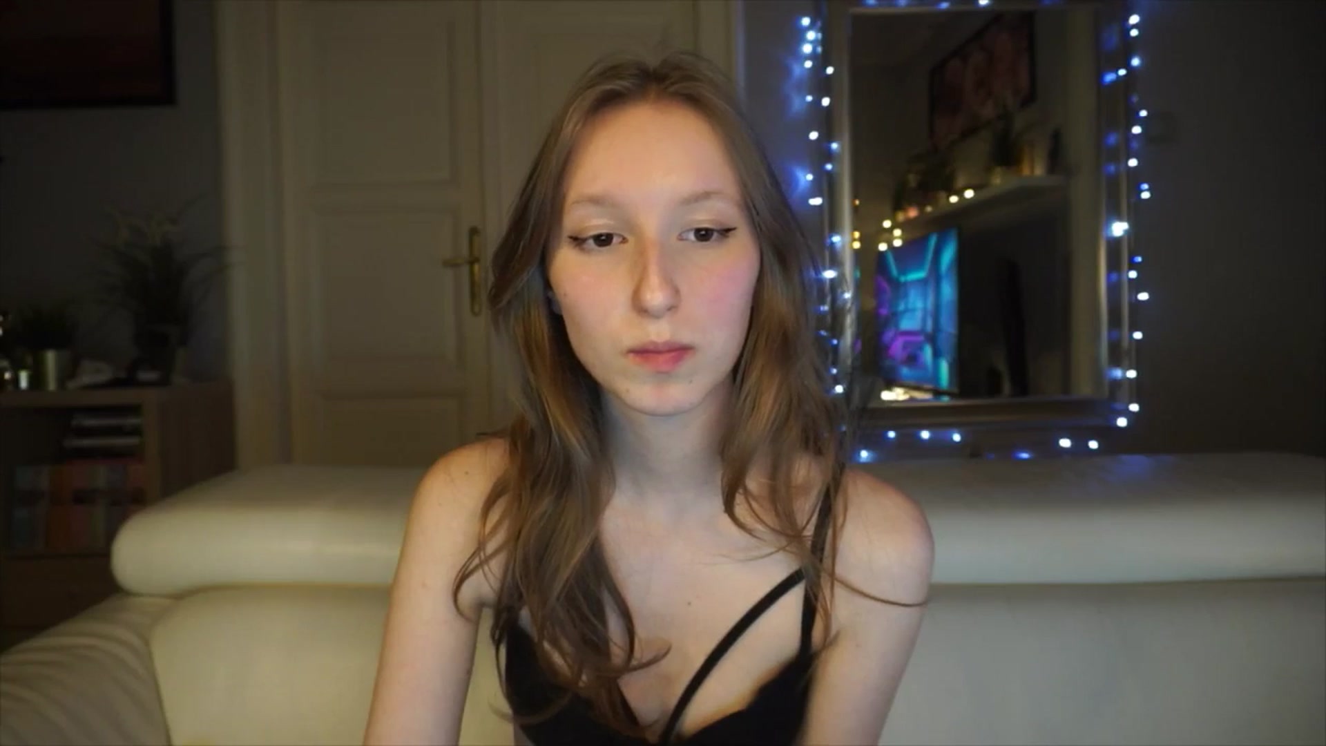 Gallery image thumbnail from Sw33t_g1rl's myfreecams stream on, 03/09/2026, 18:31 image 14 of 20