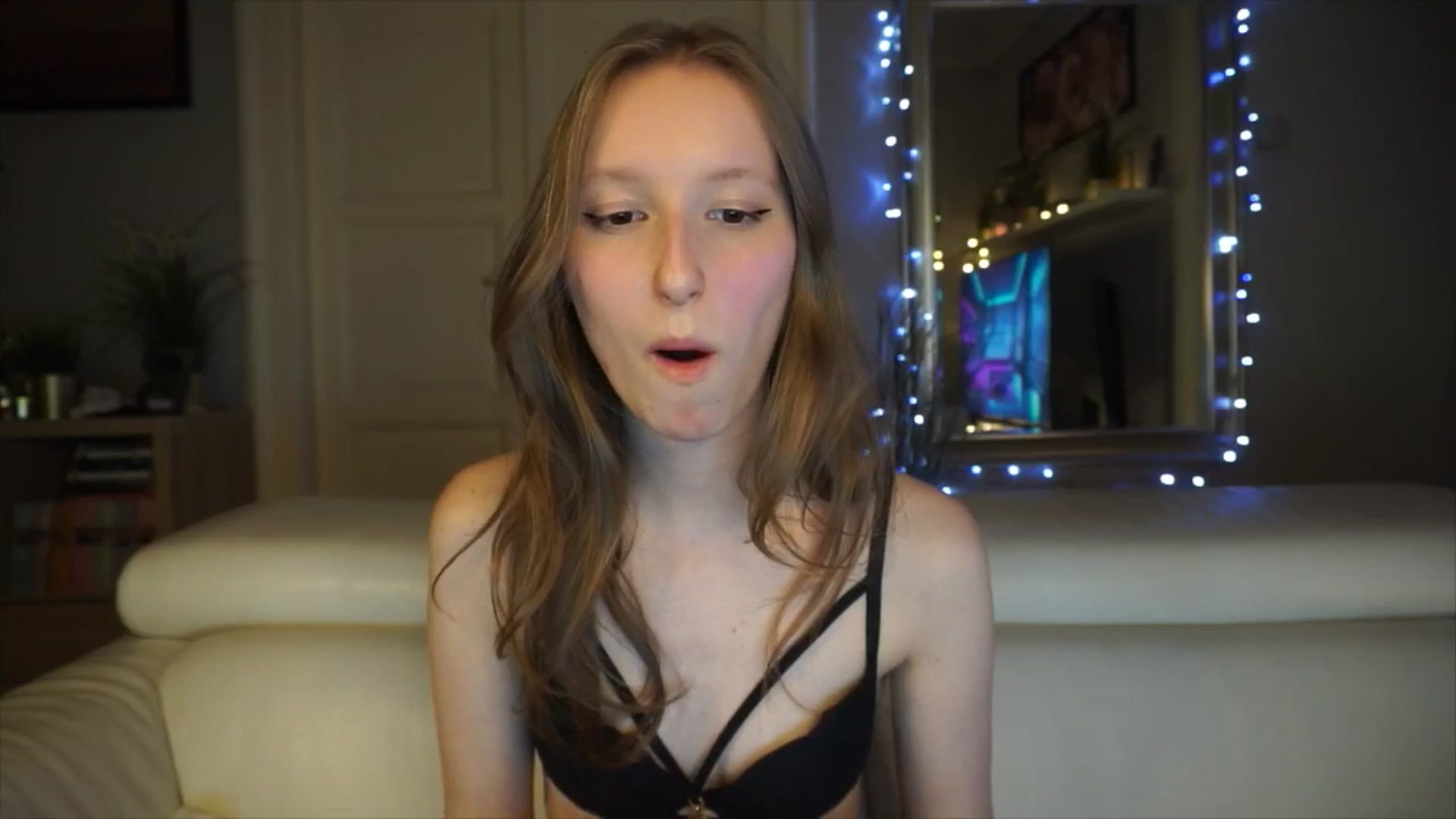 Gallery image thumbnail from Sw33t_g1rl's myfreecams stream on, 03/09/2026, 18:31 image 18 of 20