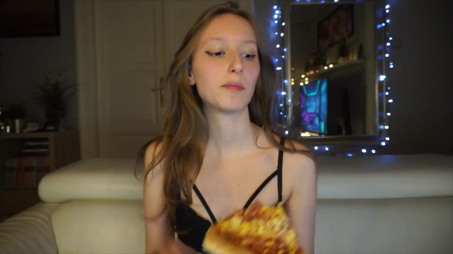 Gallery image thumbnail from Sw33t_g1rl's myfreecams stream on, 03/09/2026, 18:31 image 12 of 20
