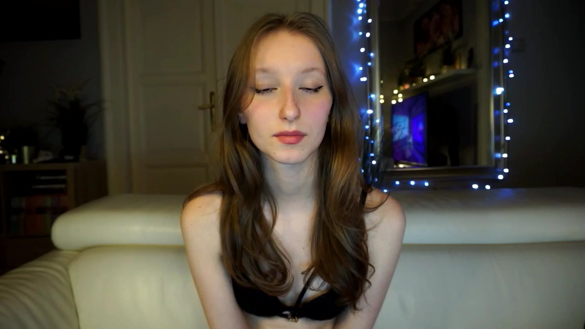 Gallery image thumbnail from Sw33t_g1rl's myfreecams stream on, 03/10/2026, 18:31 image 6 of 20