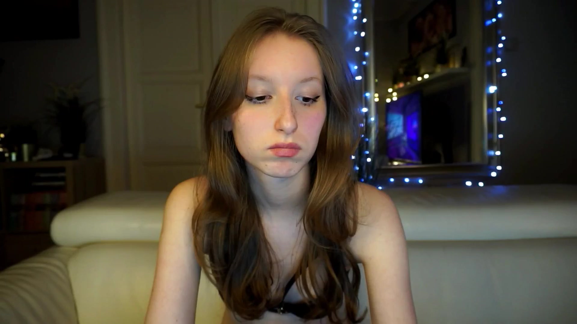 Gallery image thumbnail from Sw33t_g1rl's myfreecams stream on, 03/10/2026, 18:31 image 16 of 20