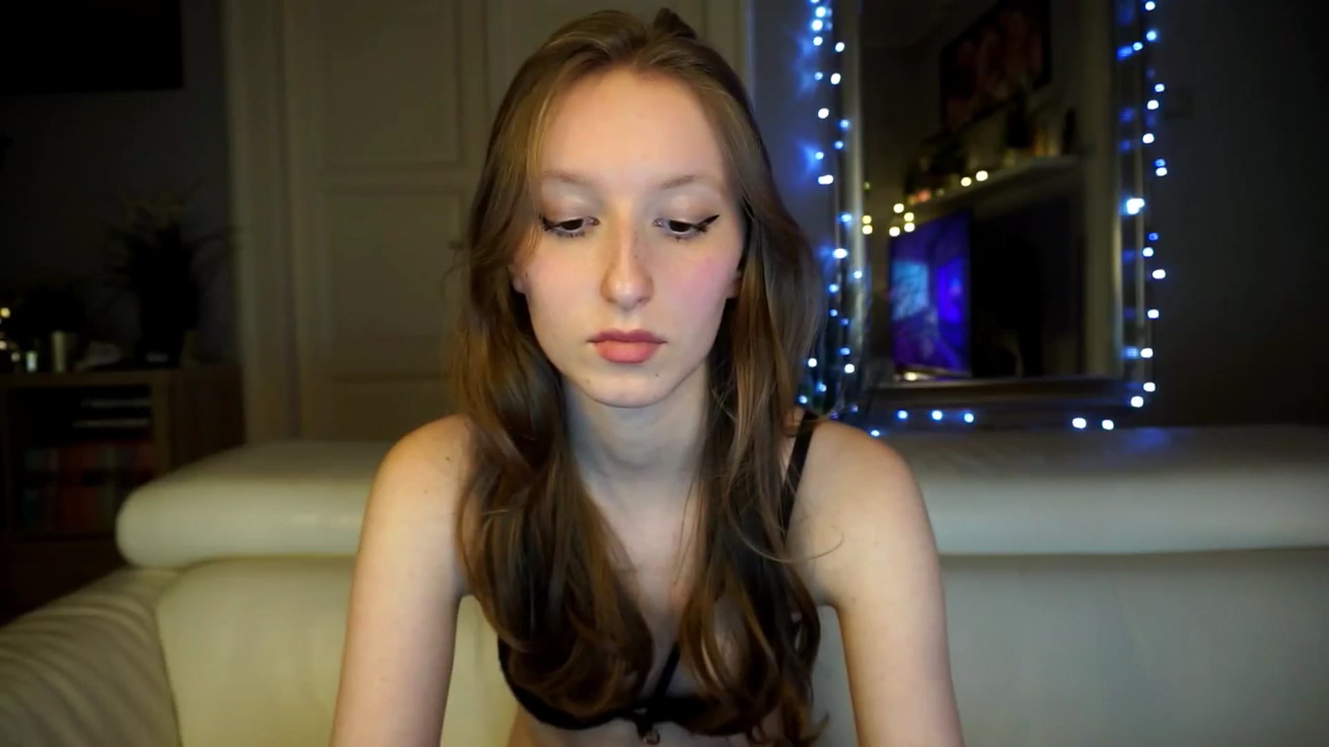 Gallery image thumbnail from Sw33t_g1rl's myfreecams stream on, 03/10/2026, 18:31 image 17 of 20
