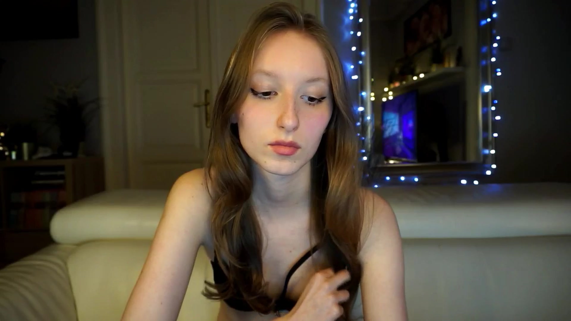 Gallery image thumbnail from Sw33t_g1rl's myfreecams stream on, 03/10/2026, 18:31 image 15 of 20