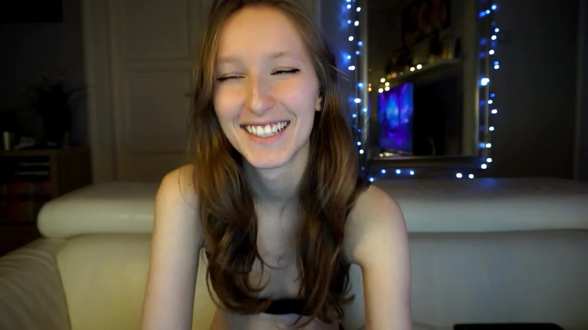 Gallery image thumbnail from Sw33t_g1rl's myfreecams stream on, 03/12/2026, 16:32 image 15 of 20
