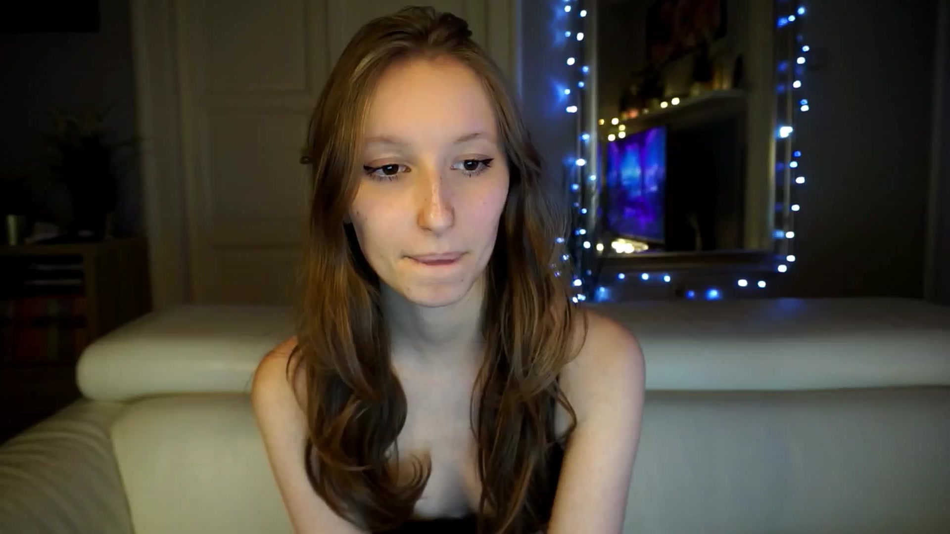 Gallery image thumbnail from Sw33t_g1rl's myfreecams stream on, 03/12/2026, 18:40 image 16 of 20