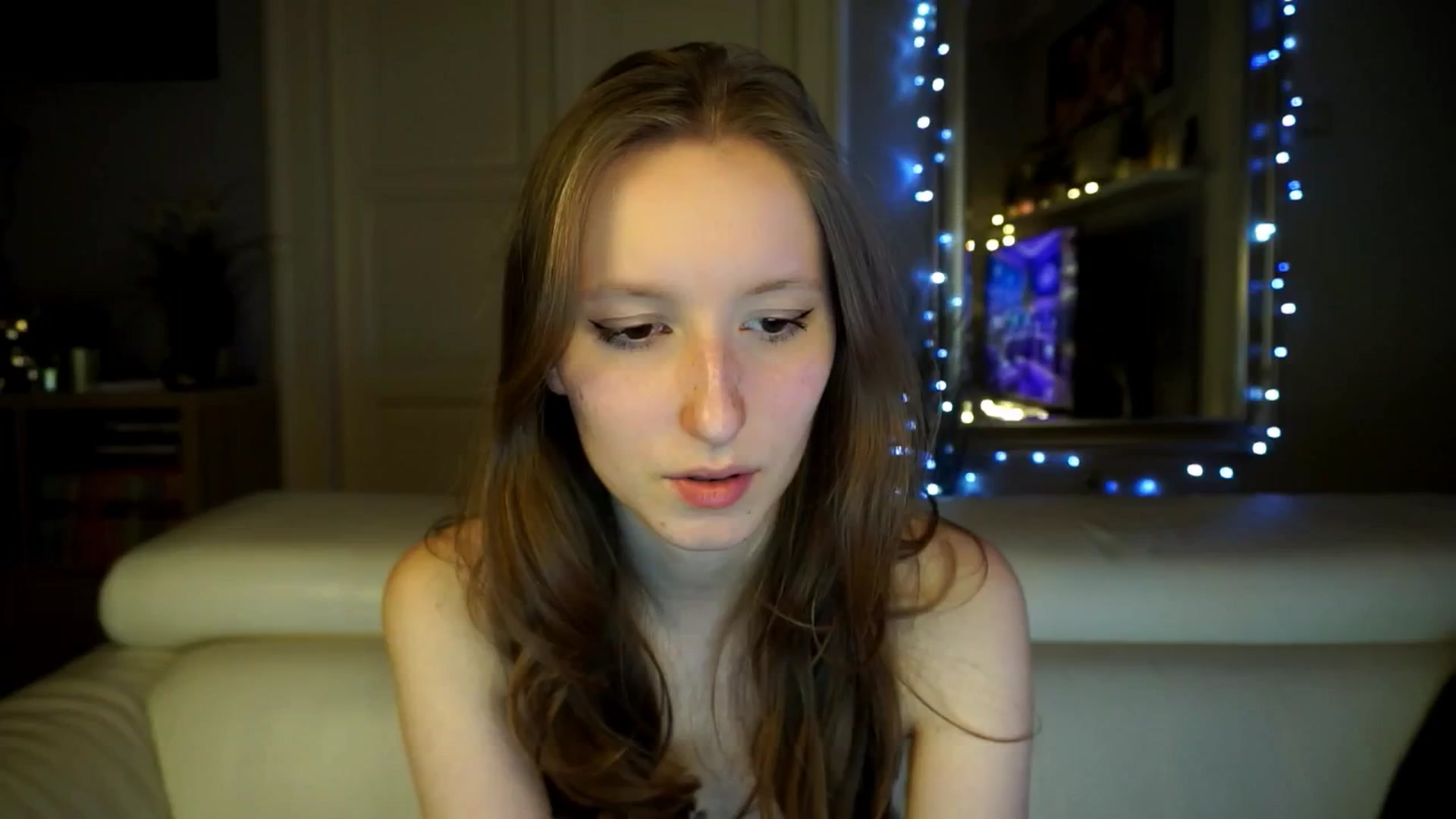 Gallery image thumbnail from Sw33t_g1rl's myfreecams stream on, 03/15/2026, 18:14 image 13 of 20