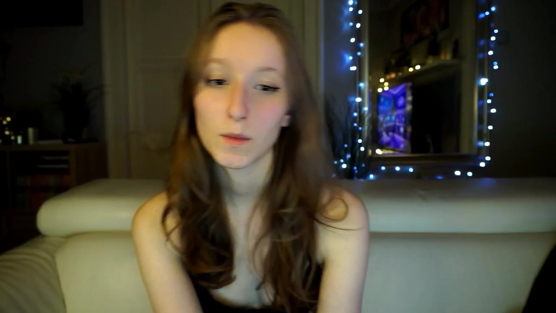 Gallery image thumbnail from Sw33t_g1rl's myfreecams stream on, 03/15/2026, 18:14 image 17 of 20