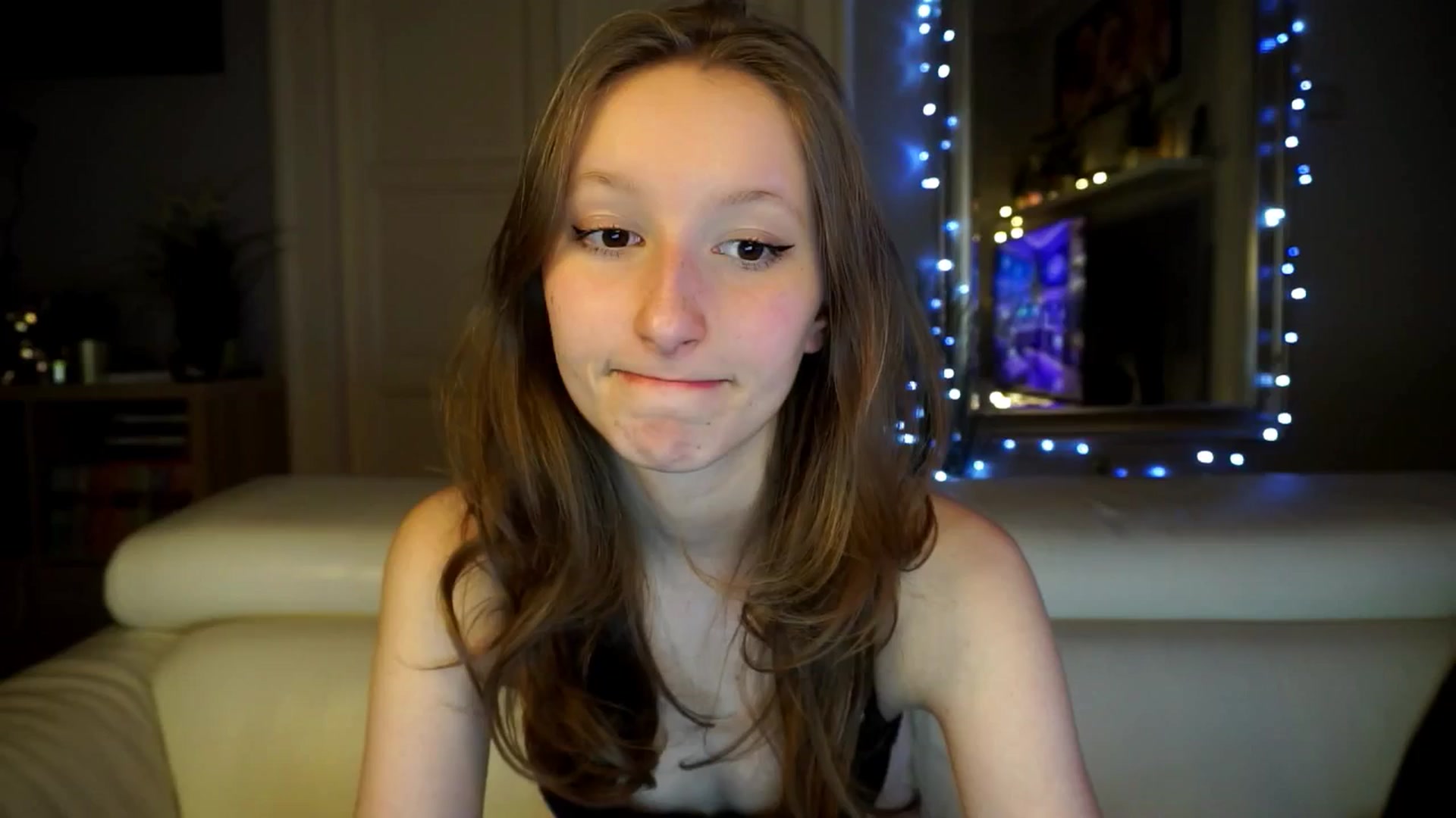 Gallery image thumbnail from Sw33t_g1rl's myfreecams stream on, 03/15/2026, 18:14 image 11 of 20
