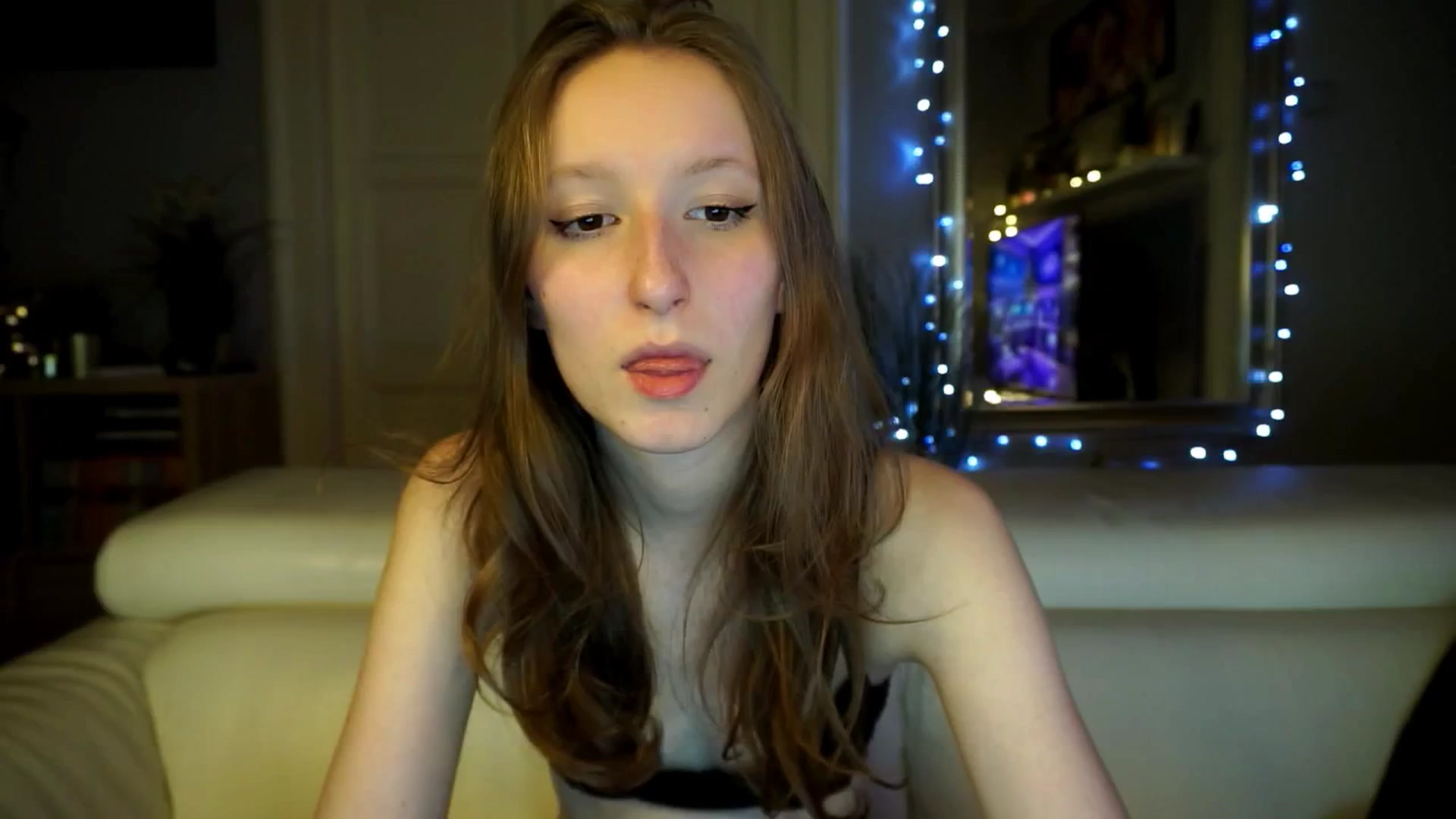 Gallery image thumbnail from Sw33t_g1rl's myfreecams stream on, 03/15/2026, 18:14 image 18 of 20