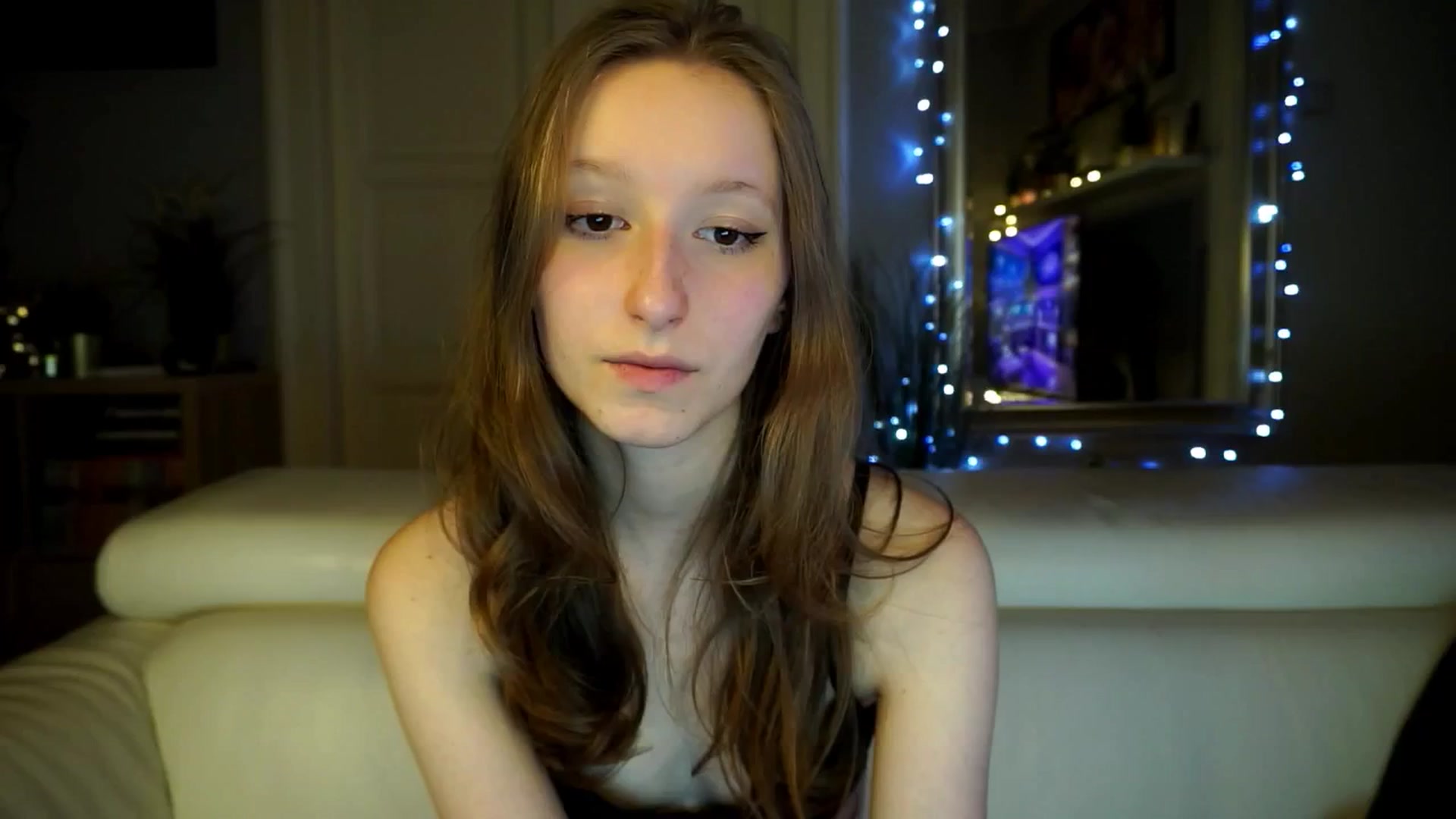 Gallery image thumbnail from Sw33t_g1rl's myfreecams stream on, 03/15/2026, 18:14 image 16 of 20