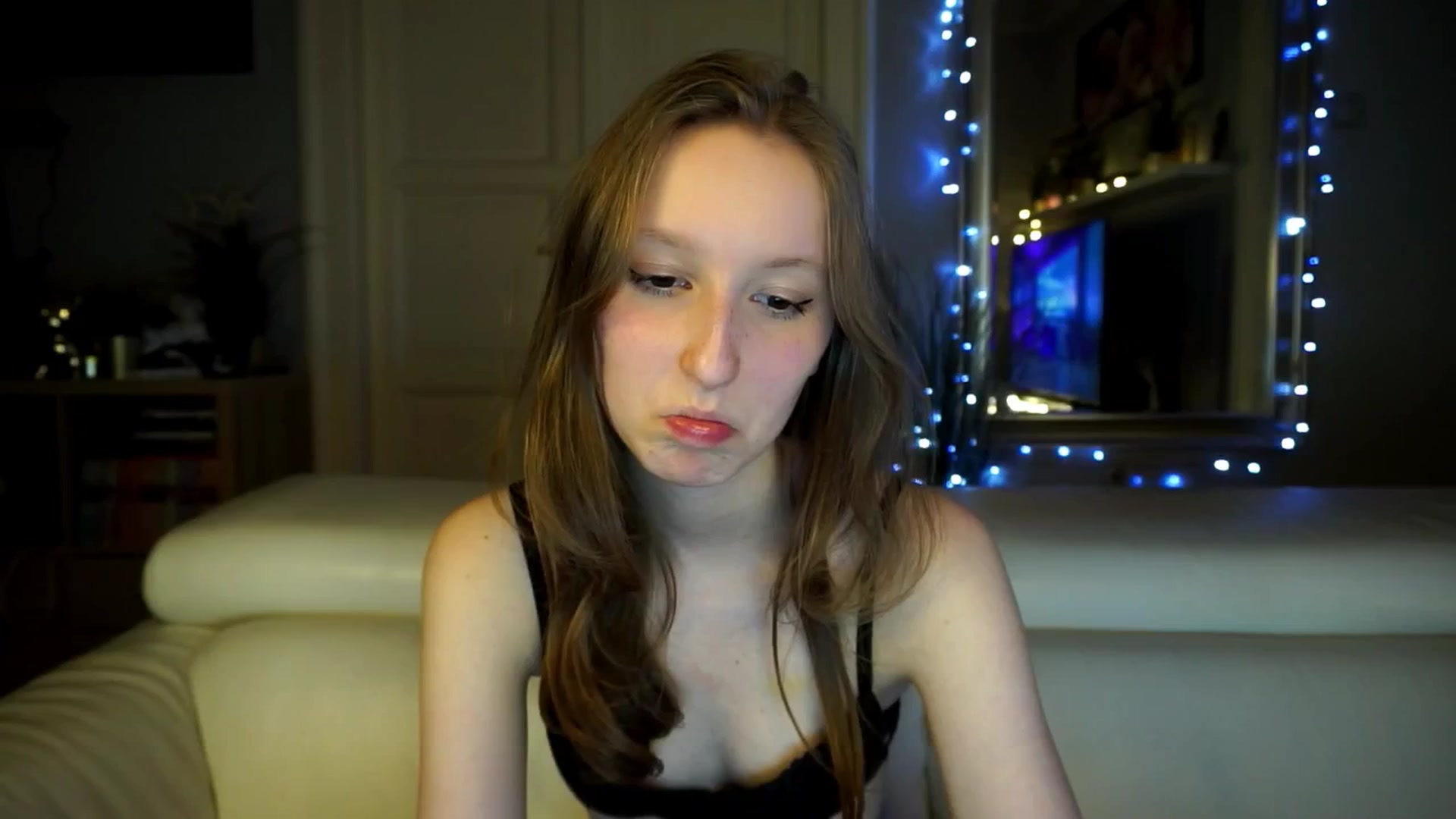Gallery image thumbnail from Sw33t_g1rl's myfreecams stream on, 03/16/2026, 19:00 image 14 of 20