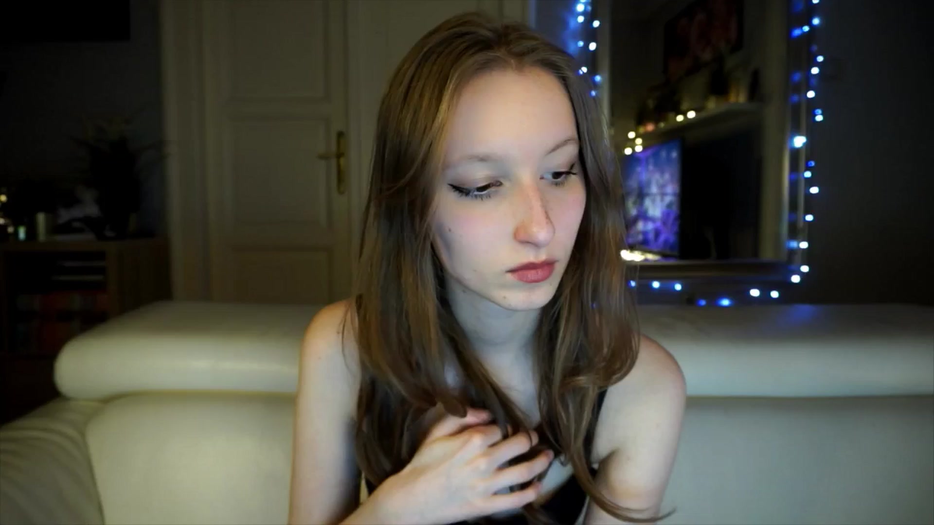 Gallery image thumbnail from Sw33t_g1rl's myfreecams stream on, 03/17/2026, 18:16 image 13 of 20
