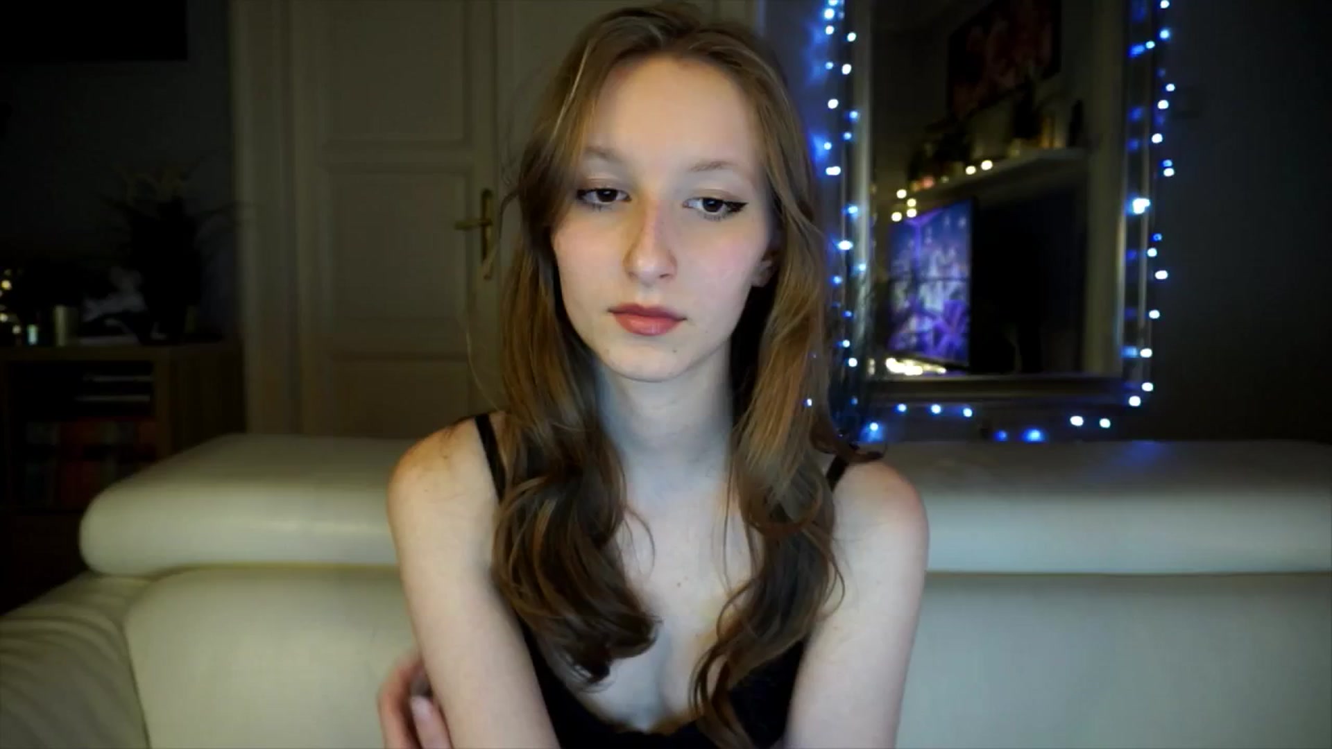 Gallery image thumbnail from Sw33t_g1rl's myfreecams stream on, 03/17/2026, 18:16 image 16 of 20