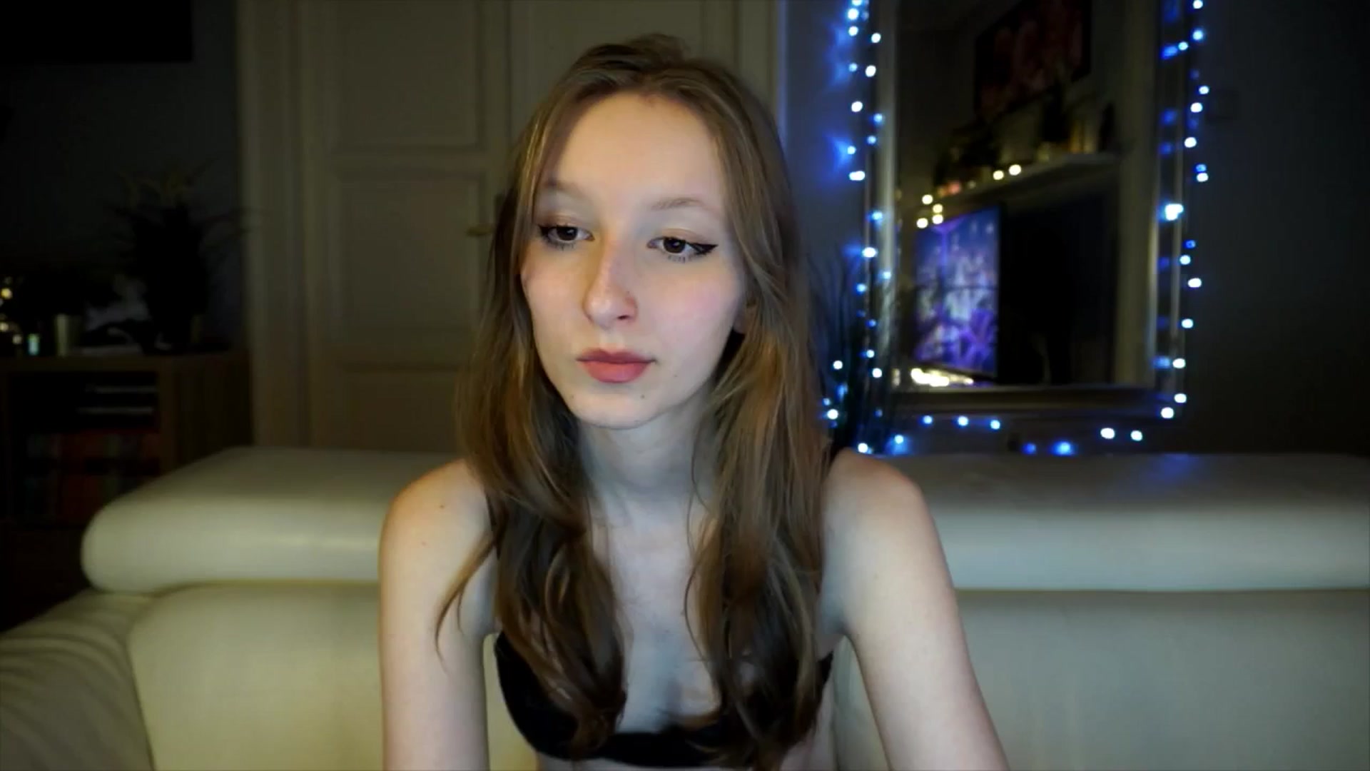 Gallery image thumbnail from Sw33t_g1rl's myfreecams stream on, 03/17/2026, 18:16 image 18 of 20