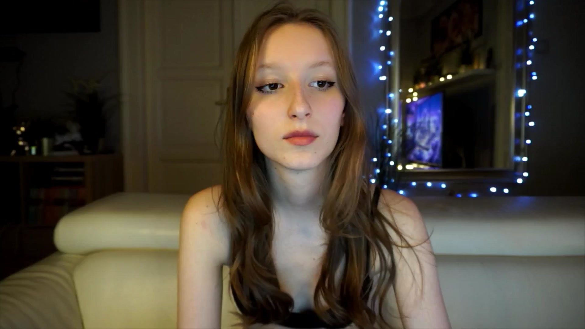 Gallery image thumbnail from Sw33t_g1rl's myfreecams stream on, 03/17/2026, 19:14 image 17 of 20
