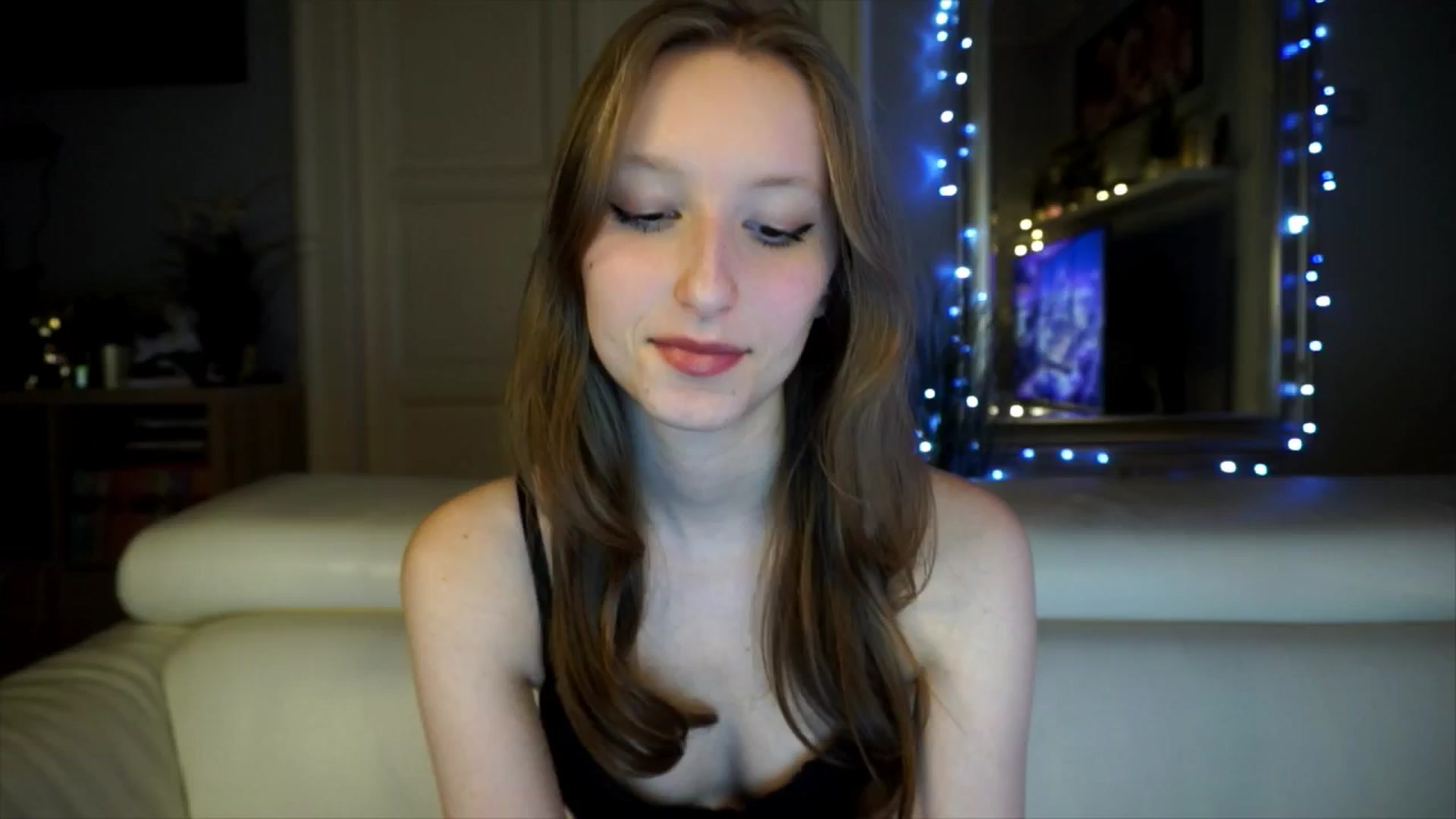 Gallery image thumbnail from Sw33t_g1rl's myfreecams stream on, 03/17/2026, 19:14 image 1 of 20