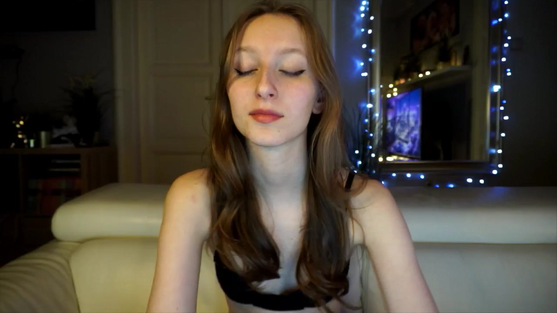 Gallery image thumbnail from Sw33t_g1rl's myfreecams stream on, 03/17/2026, 19:14 image 16 of 20
