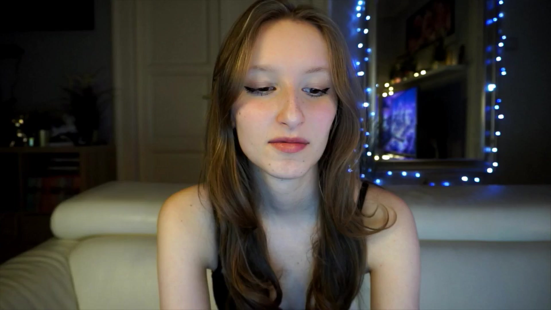 Gallery image thumbnail from Sw33t_g1rl's myfreecams stream on, 03/17/2026, 19:14 image 12 of 20