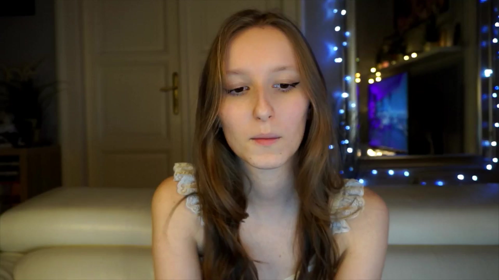 Gallery image thumbnail from Sw33t_g1rl's myfreecams stream on, 03/18/2026, 19:00 image 18 of 20
