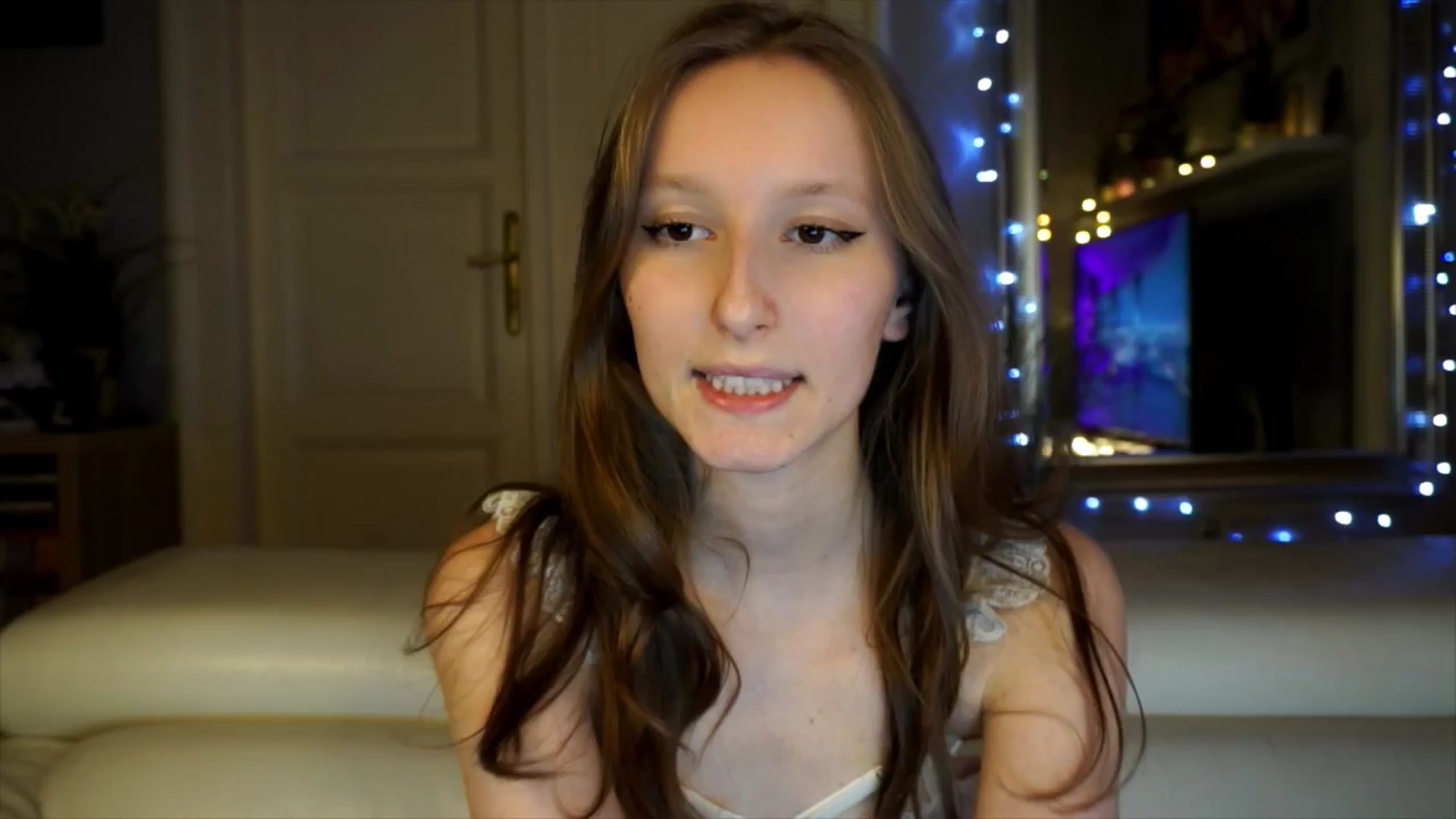 Gallery image thumbnail from Sw33t_g1rl's myfreecams stream on, 03/18/2026, 19:00 image 17 of 20