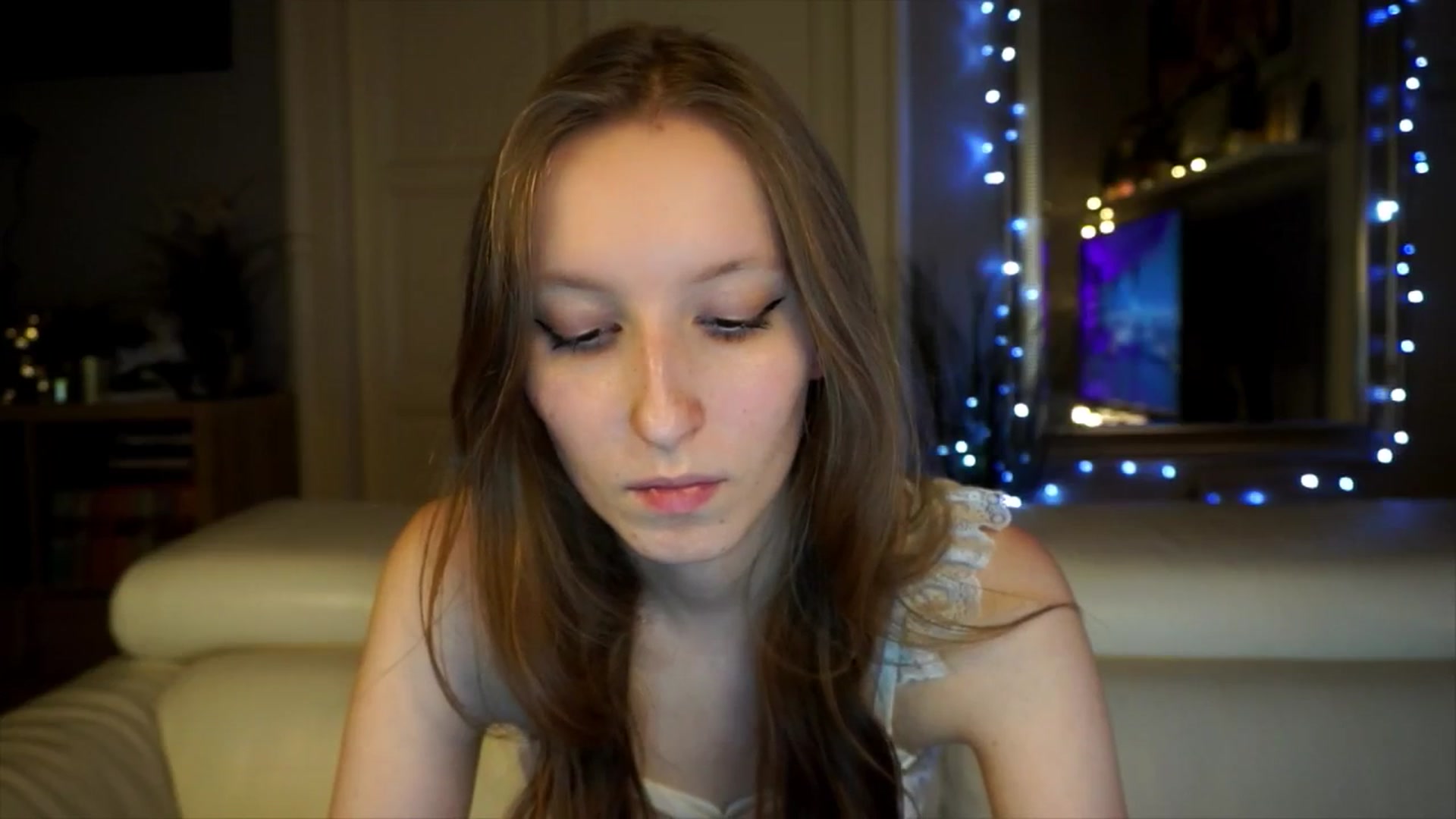 Gallery image thumbnail from Sw33t_g1rl's myfreecams stream on, 03/18/2026, 20:34 image 20 of 20