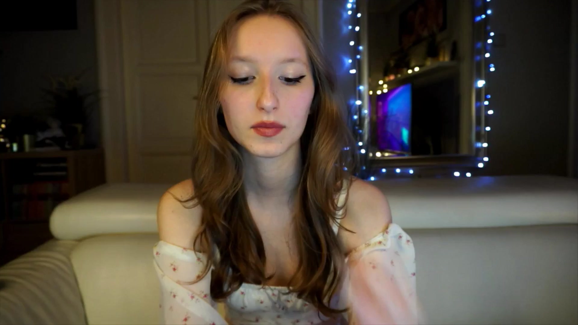 Gallery image thumbnail from Sw33t_g1rl's myfreecams stream on, 03/19/2026, 18:20 image 10 of 20