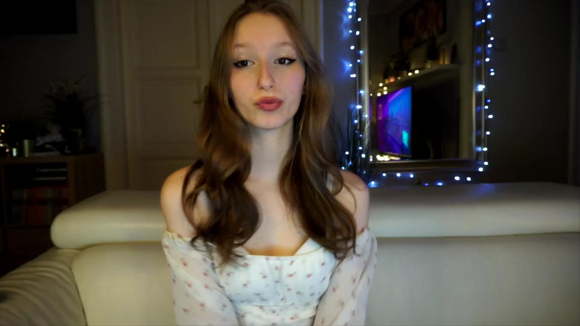 Gallery image thumbnail from Sw33t_g1rl's myfreecams stream on, 03/19/2026, 18:20 image 7 of 20