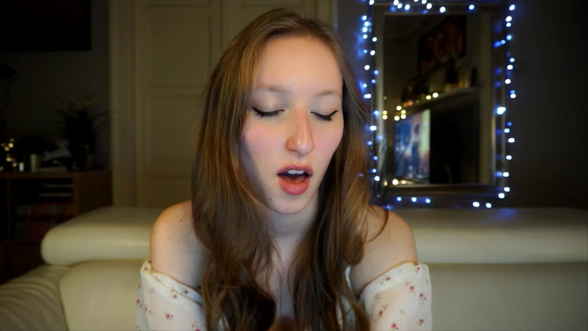 Gallery image thumbnail from Sw33t_g1rl's myfreecams stream on, 03/19/2026, 21:12 image 9 of 20