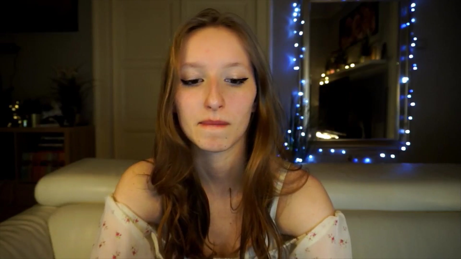 Gallery image thumbnail from Sw33t_g1rl's myfreecams stream on, 03/19/2026, 21:12 image 17 of 20