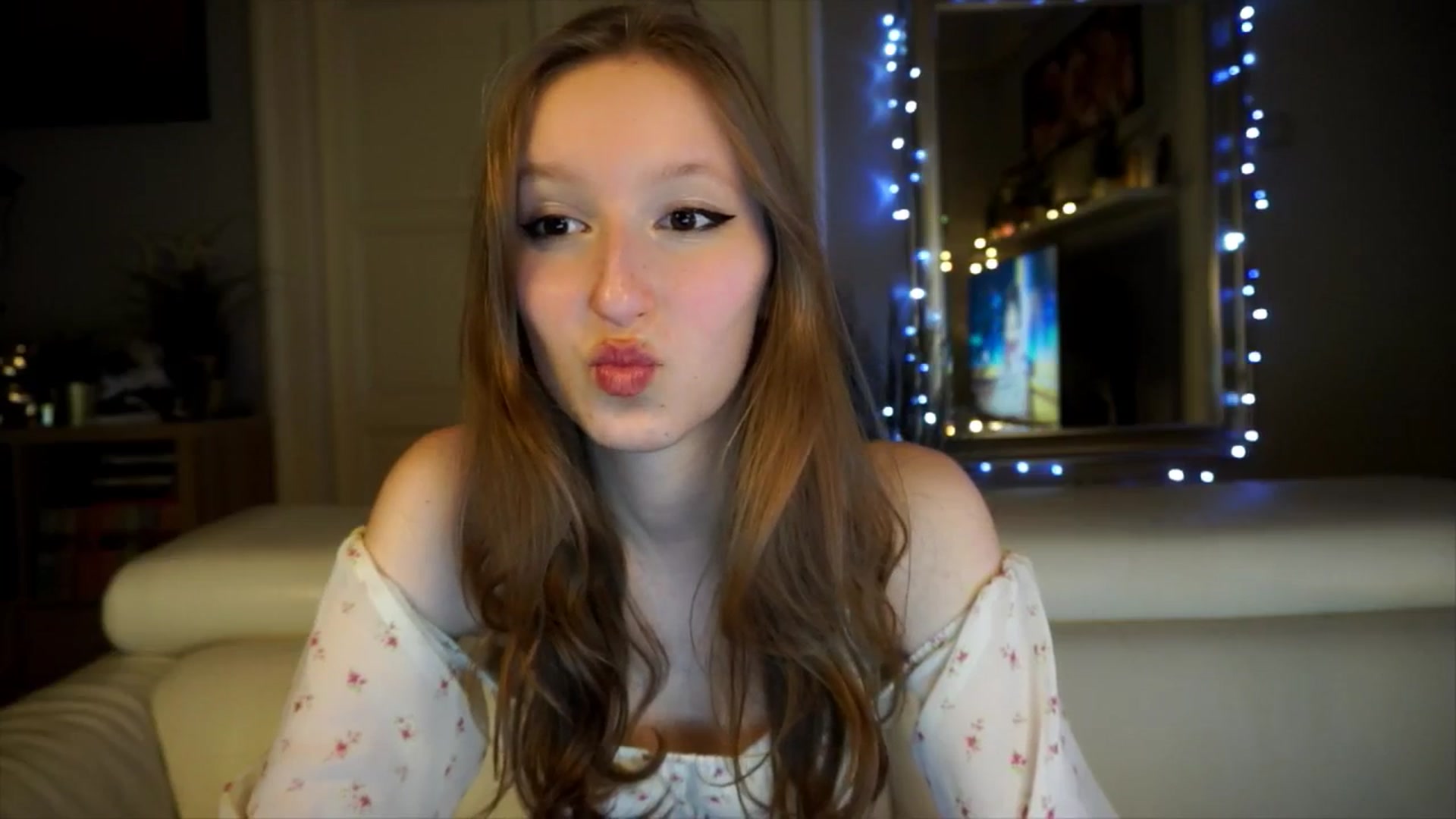 Gallery image thumbnail from Sw33t_g1rl's myfreecams stream on, 03/19/2026, 21:12 image 3 of 20