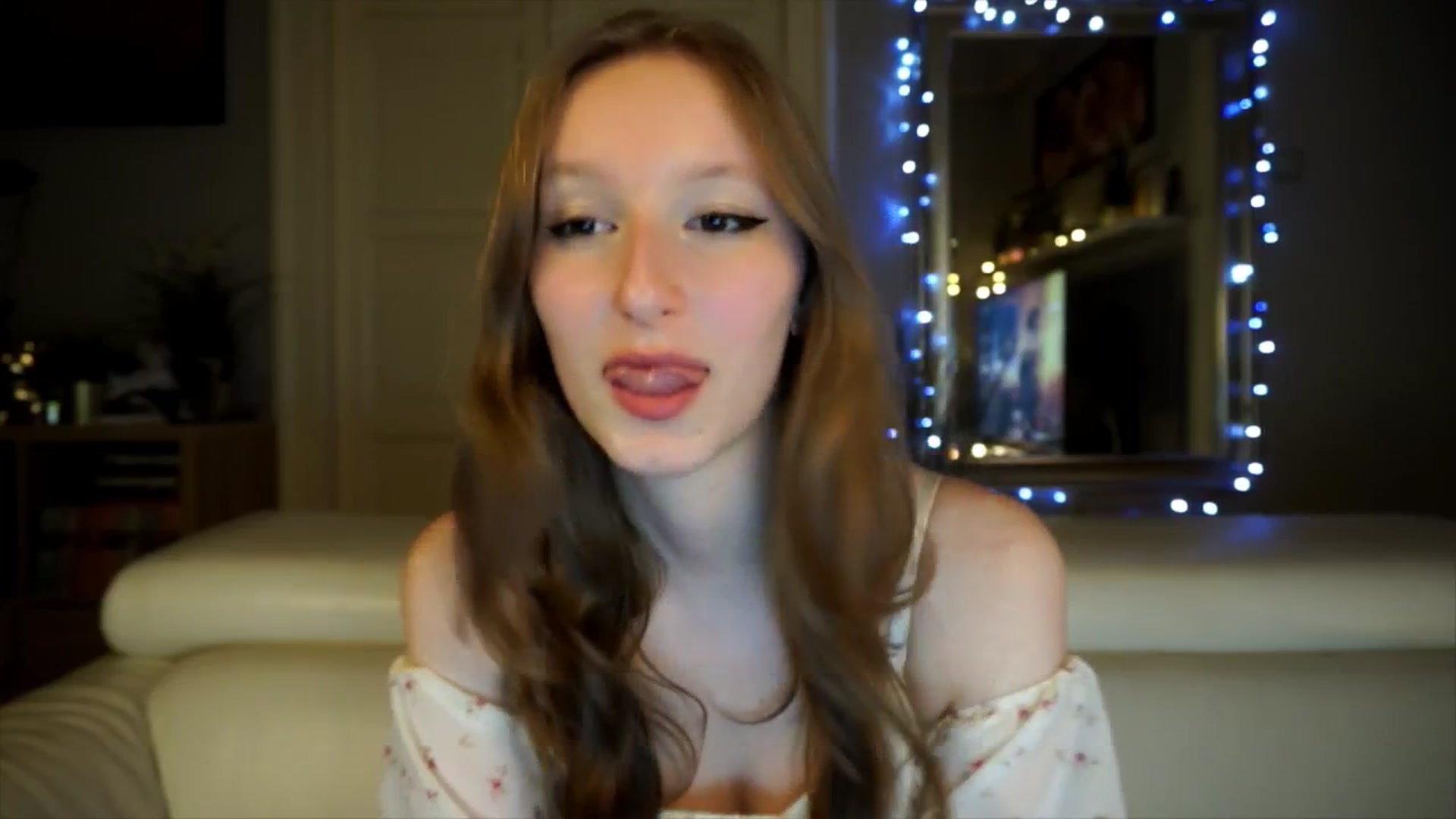 Gallery image thumbnail from Sw33t_g1rl's myfreecams stream on, 03/19/2026, 21:12 image 6 of 20