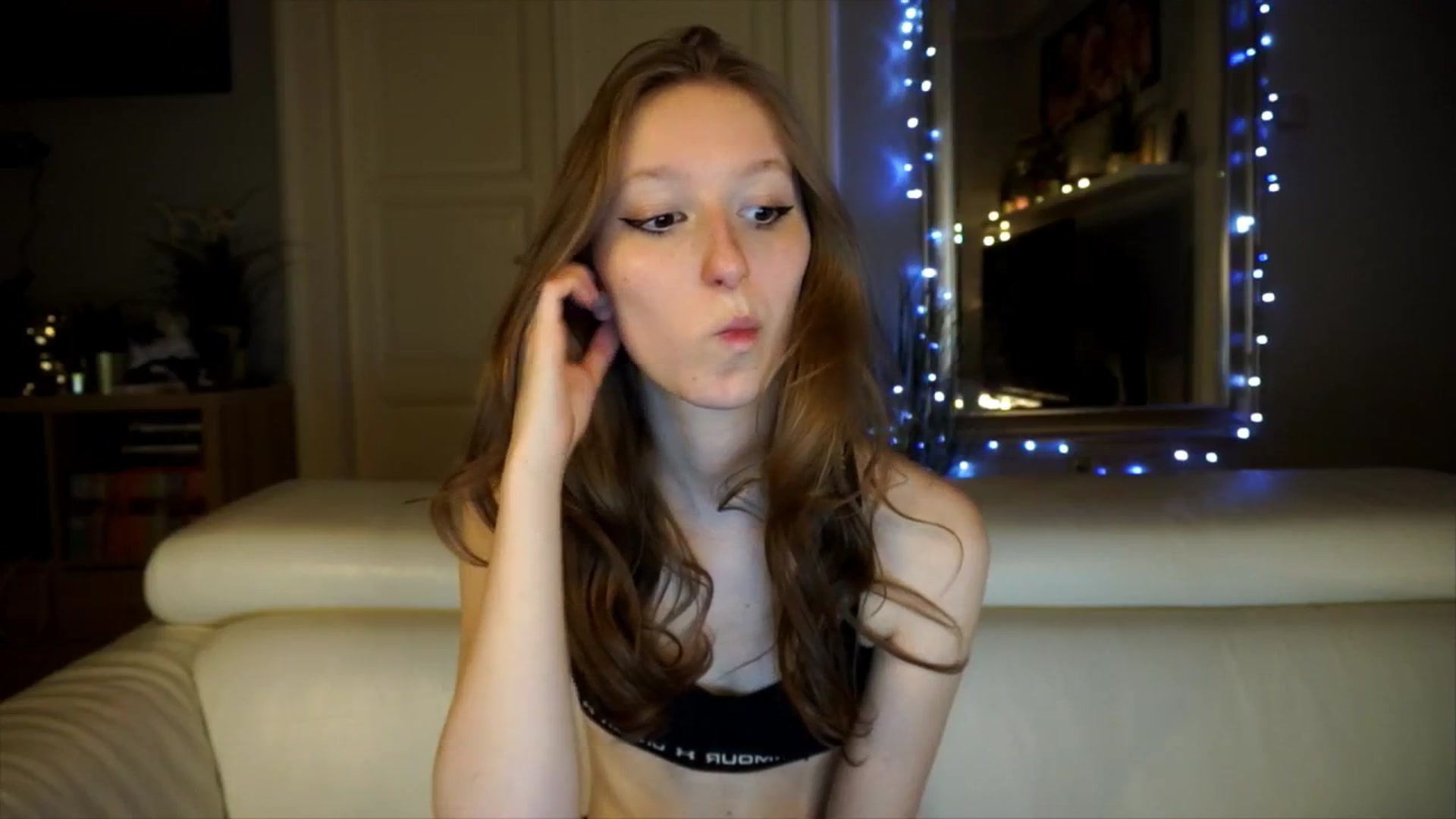 Gallery image thumbnail from Sw33t_g1rl's myfreecams stream on, 03/21/2026, 17:11 image 4 of 20