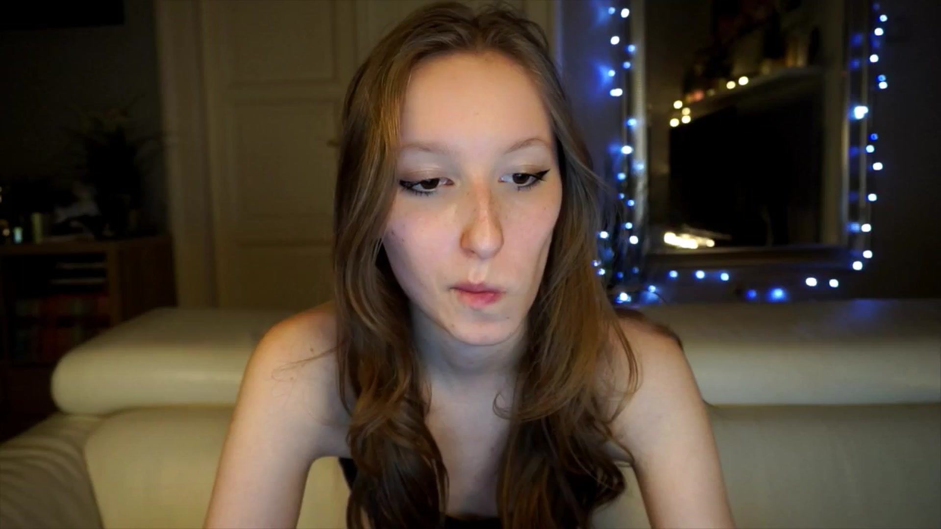 Gallery image thumbnail from Sw33t_g1rl's myfreecams stream on, 03/21/2026, 21:35 image 17 of 20