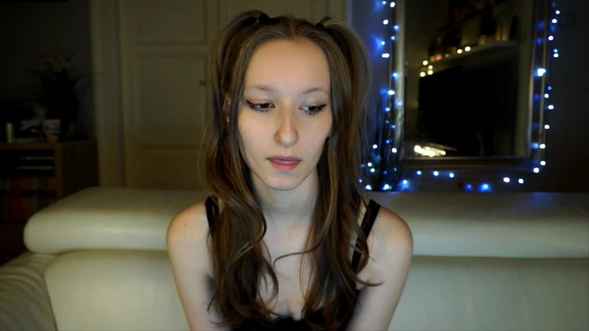 Gallery image thumbnail from Sw33t_g1rl's myfreecams stream on, 03/22/2026, 17:51 image 12 of 20